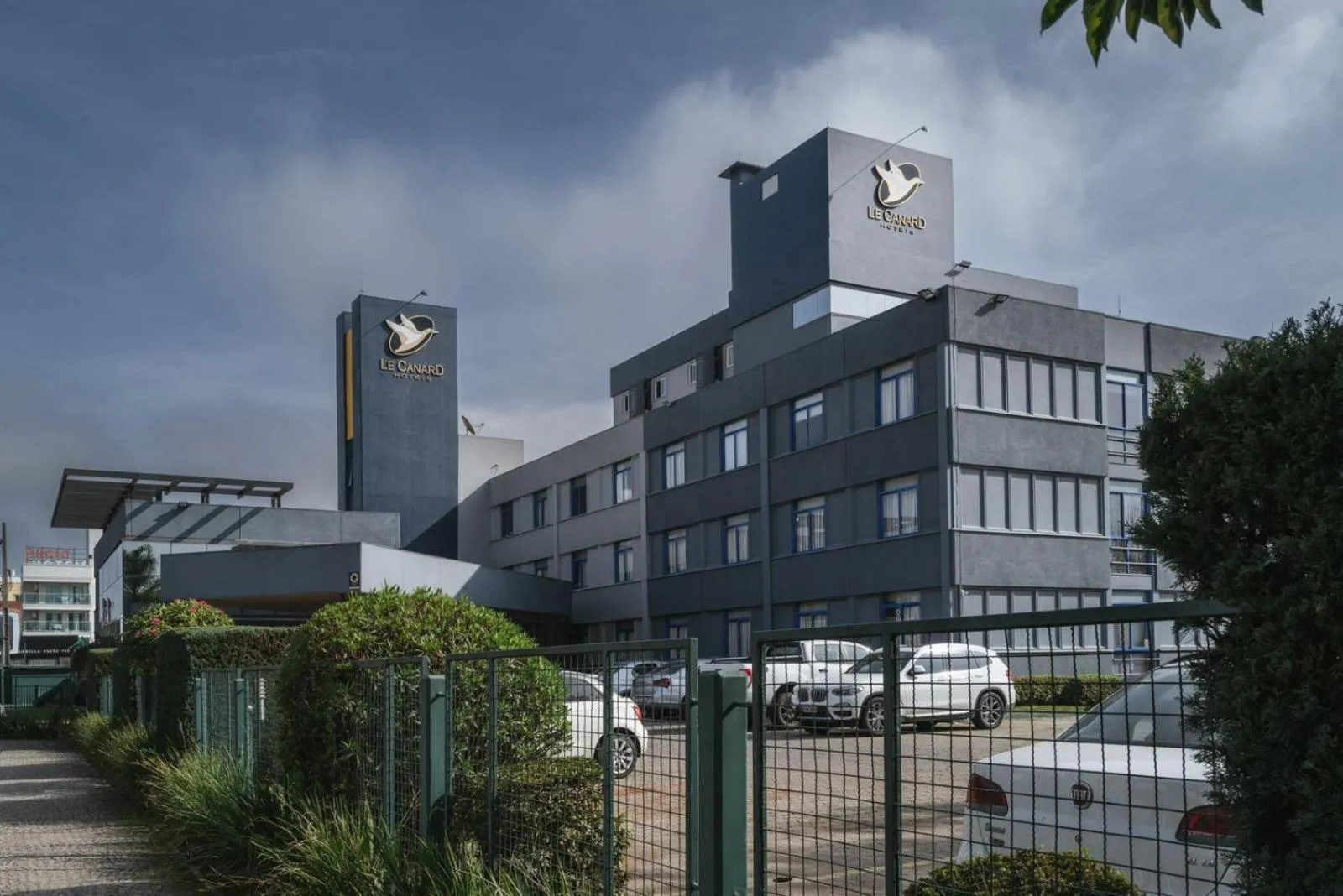 Property building in Hotel Le Canard Lages