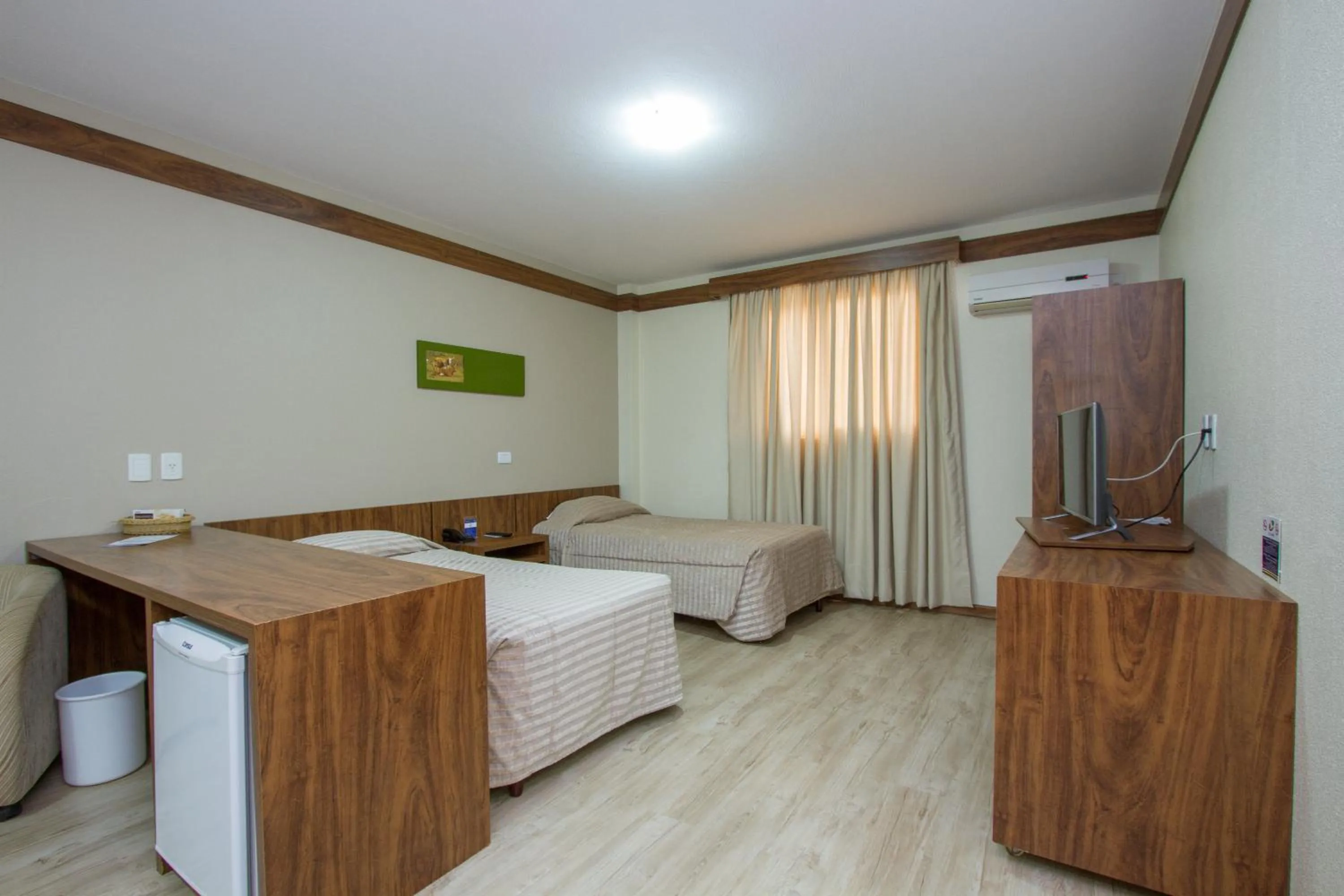 Photo of the whole room, Bed in Hotel Le Canard Lages