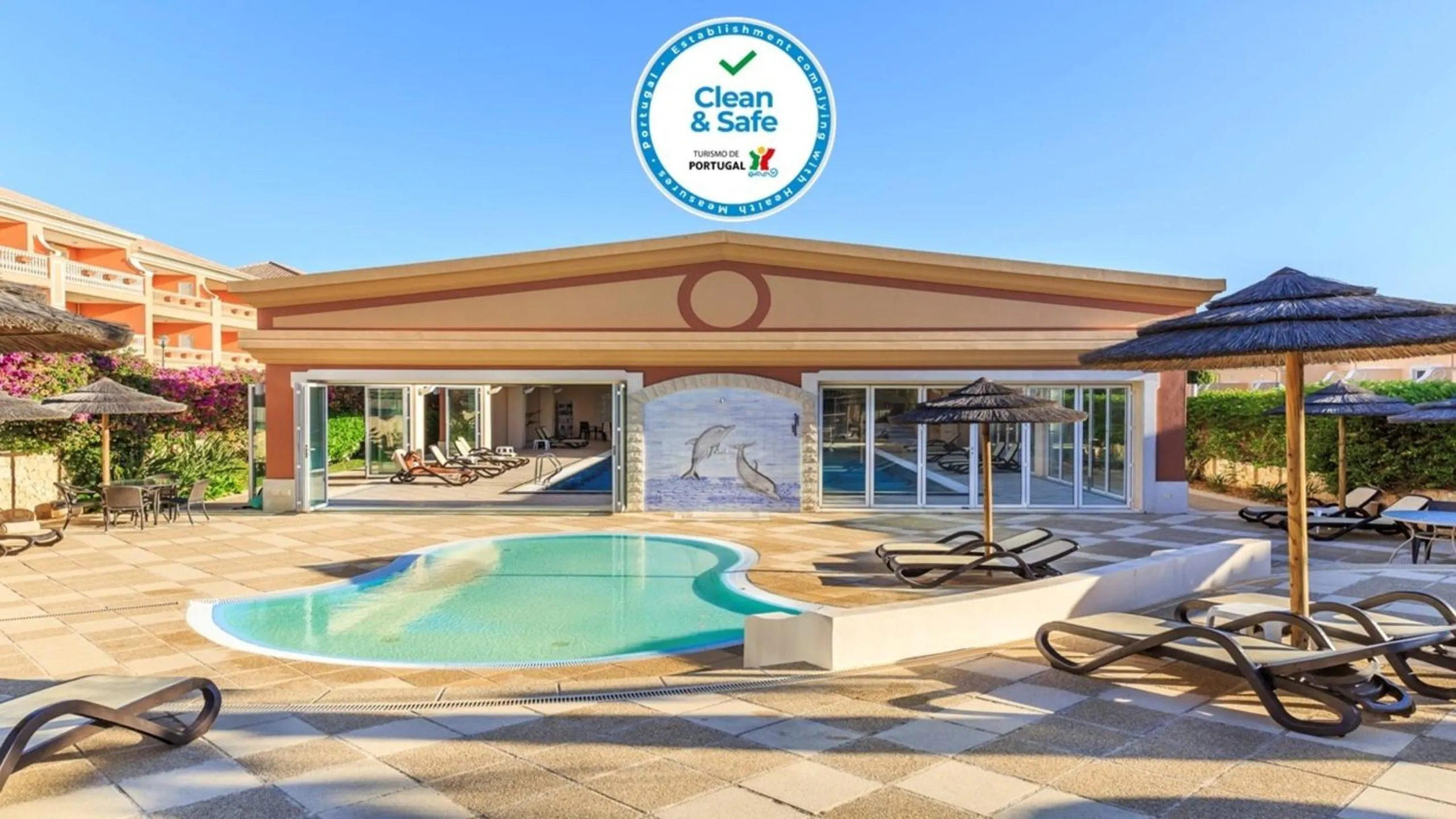 Swimming pool in Lakeside Country Club - Apartamentos Turísticos