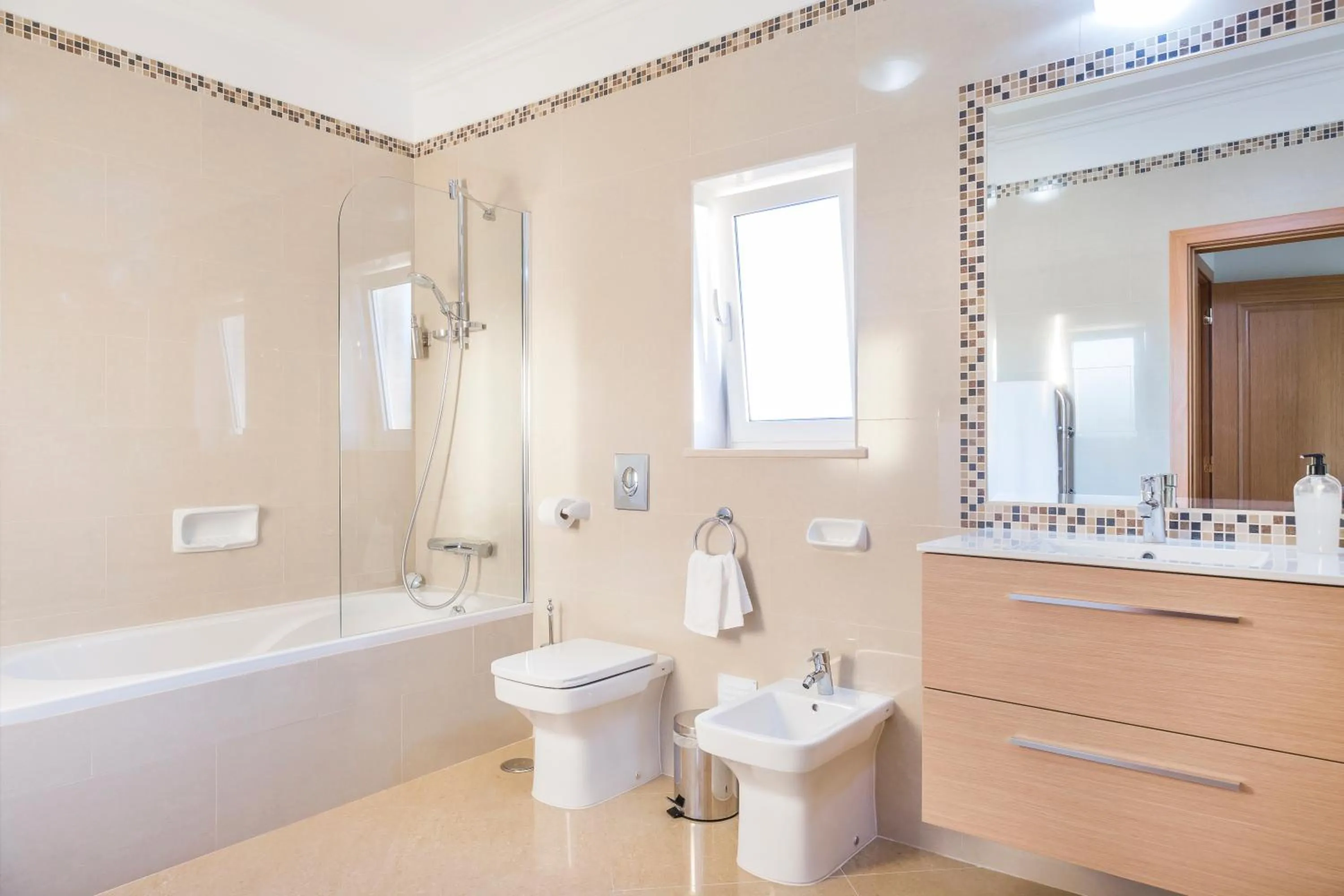 Toilet in Lakeside Country Club - Apartamentos Turísticos