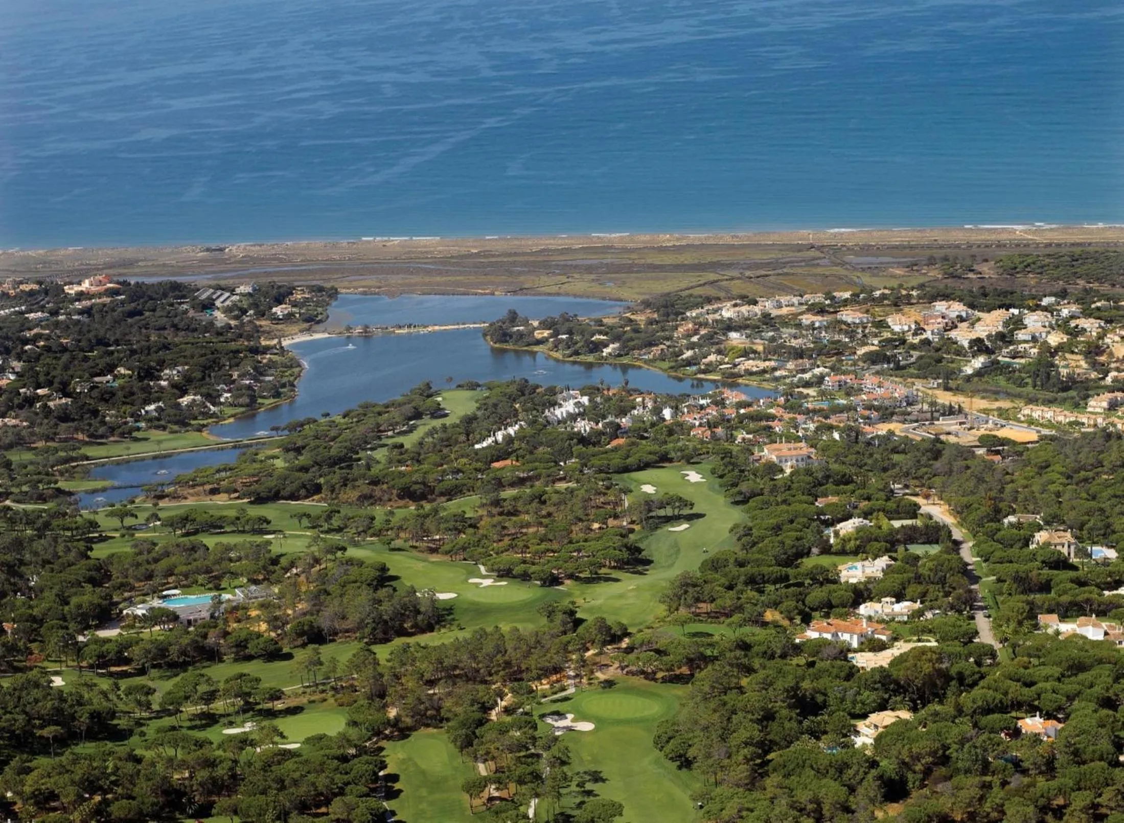 Golfcourse in Lakeside Country Club - Apartamentos Turísticos