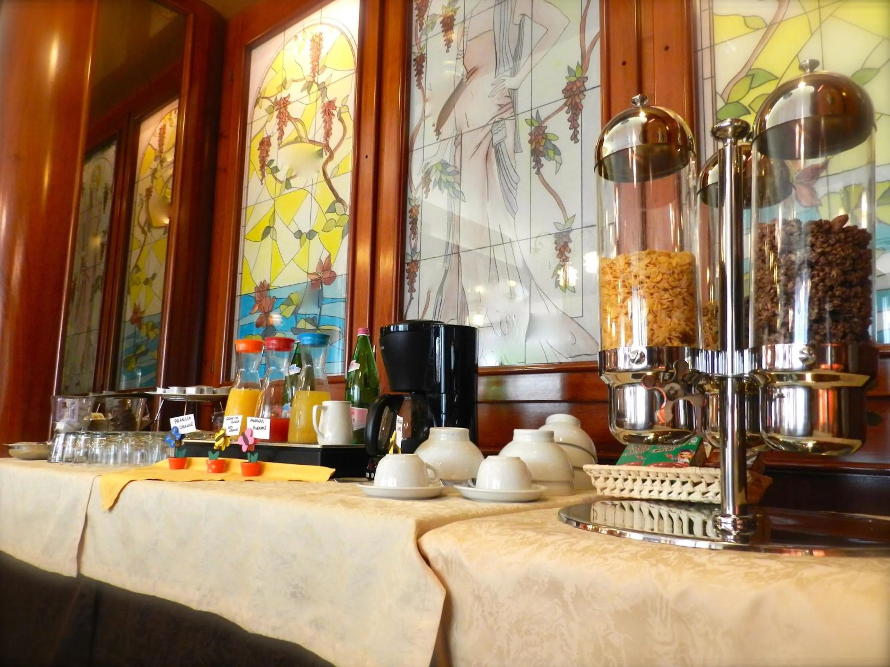 Restaurant/places to eat in Hotel Italia