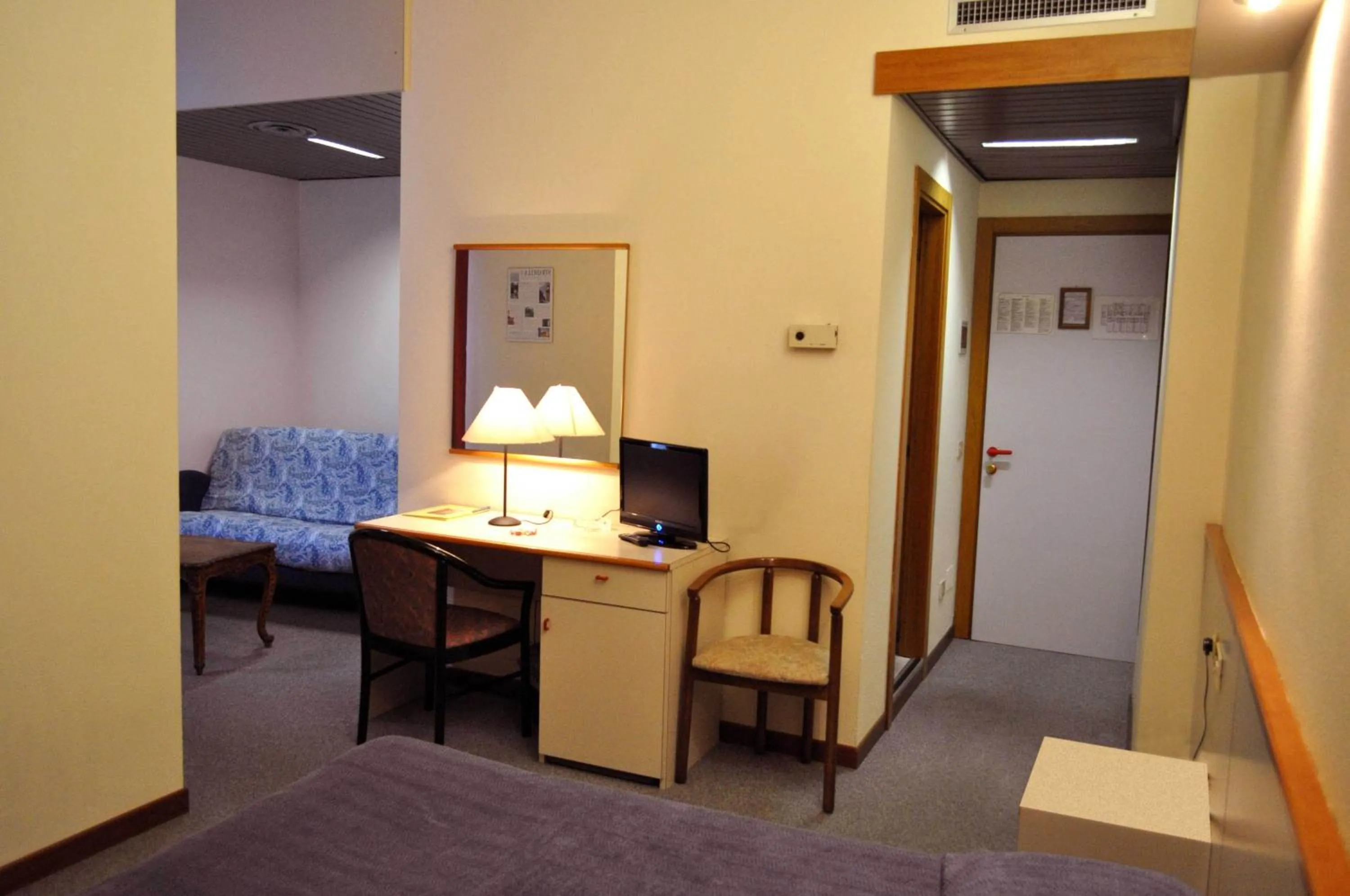 Living room, Bed in Hotel Italia