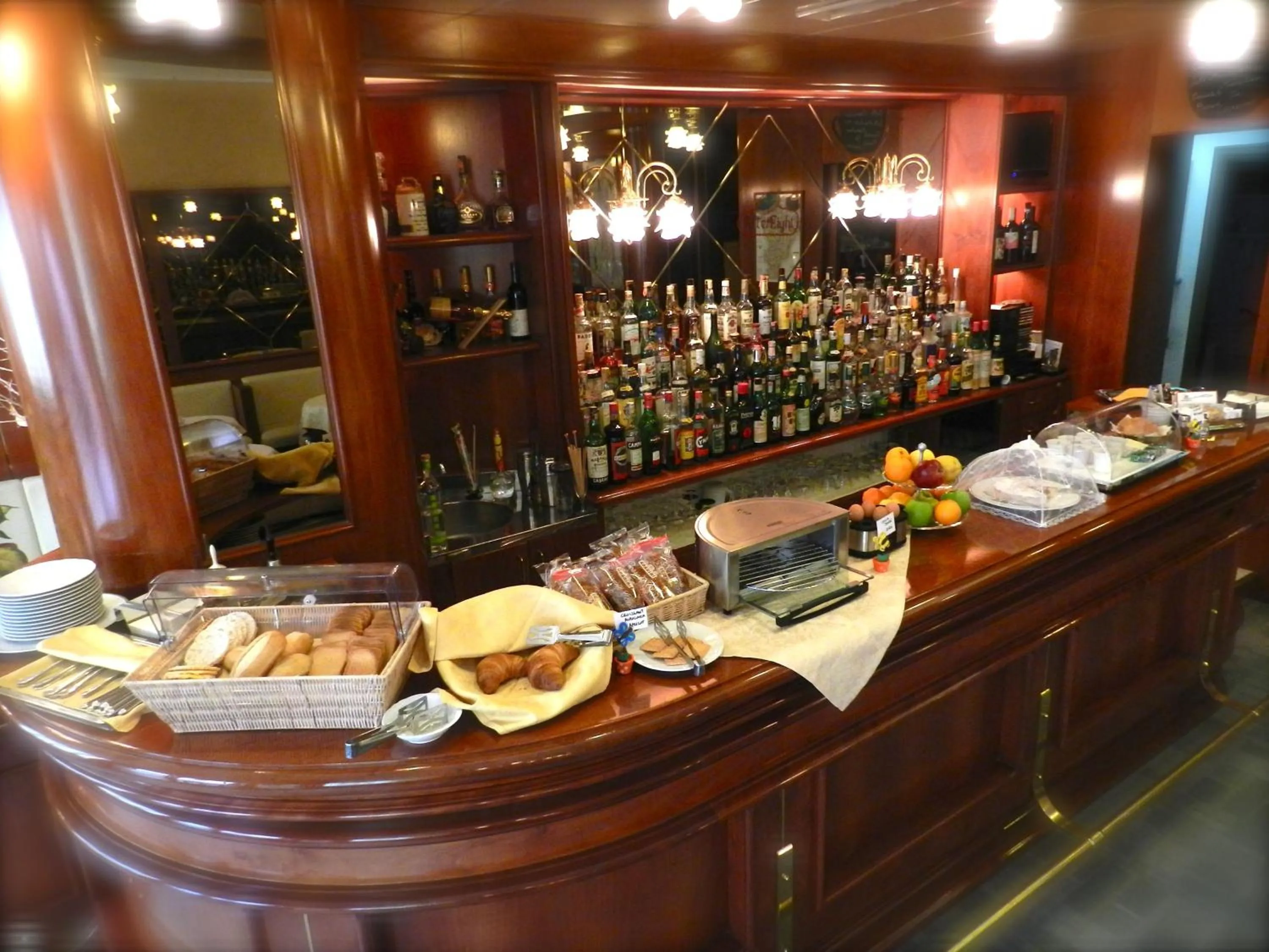 Restaurant/places to eat in Hotel Italia