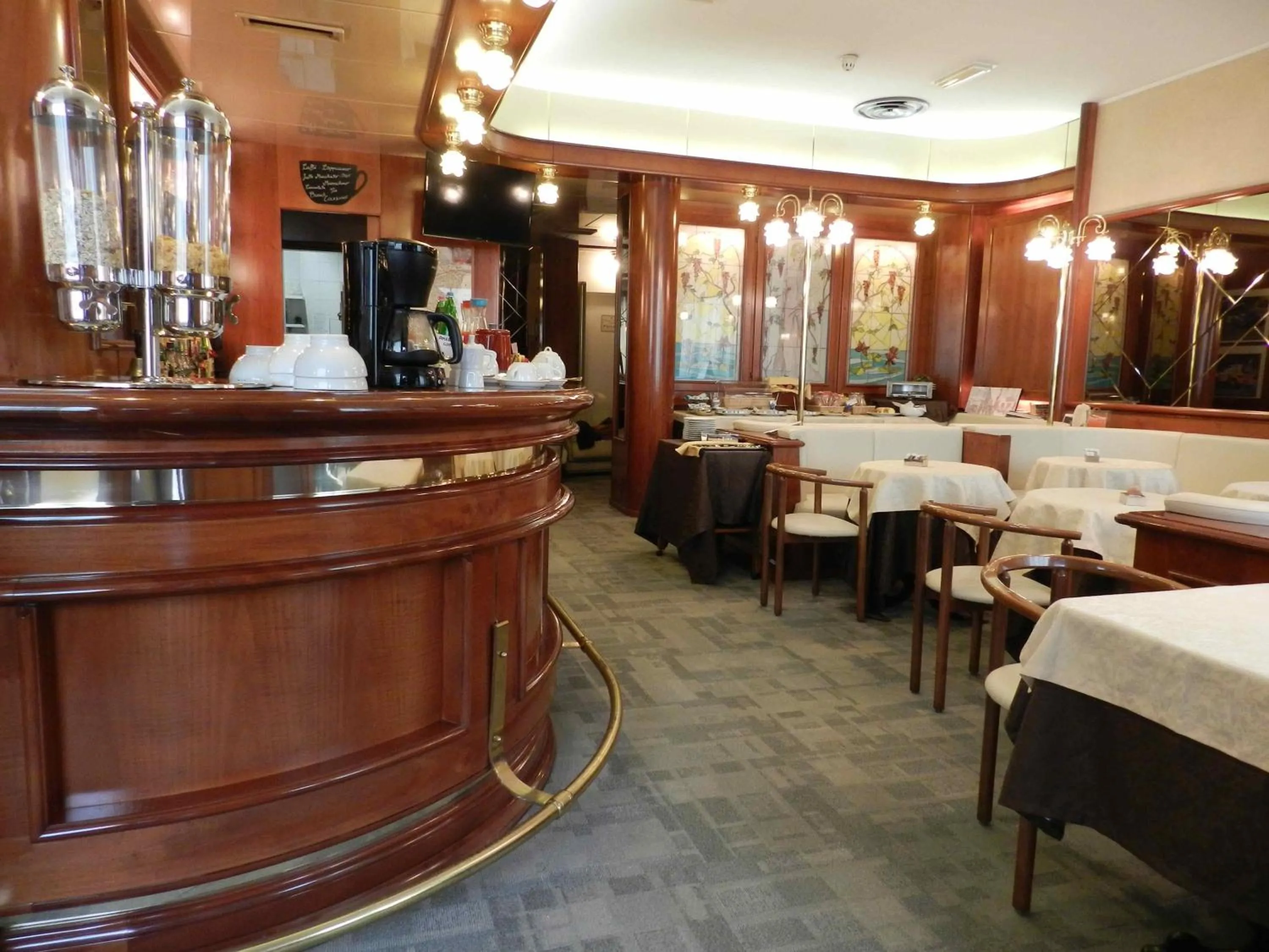 Restaurant/places to eat in Hotel Italia