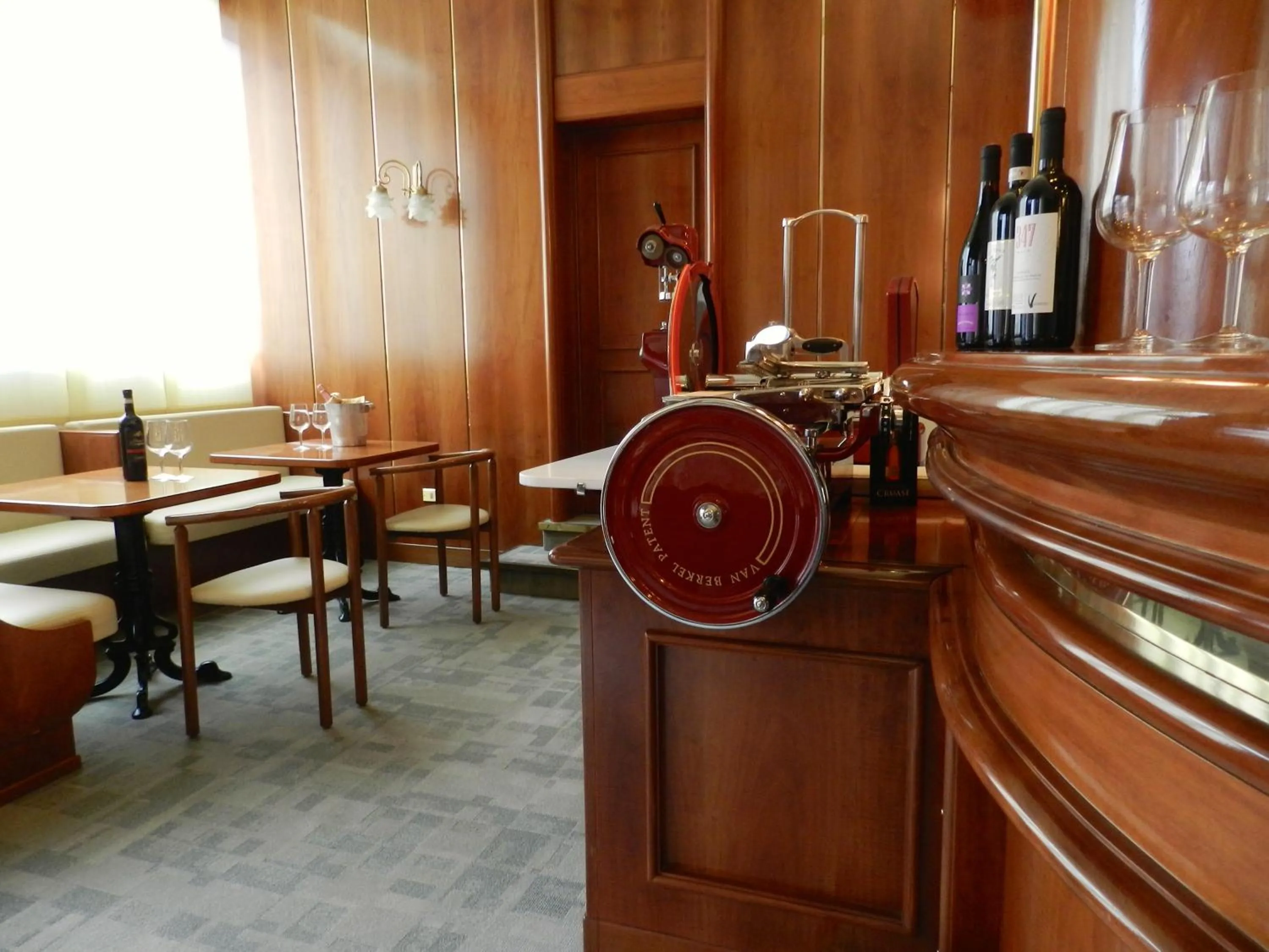 Restaurant/places to eat in Hotel Italia