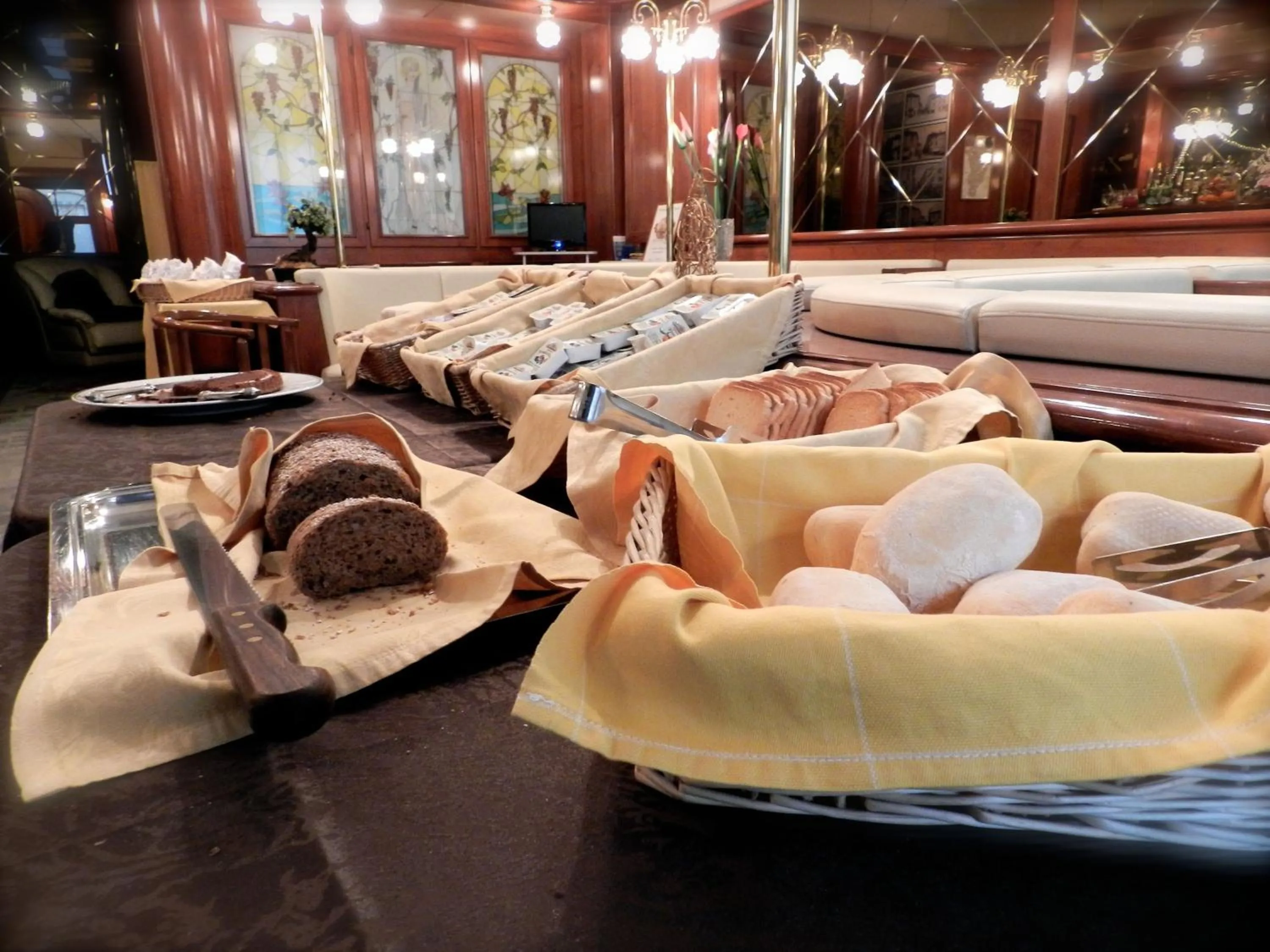 Restaurant/places to eat in Hotel Italia