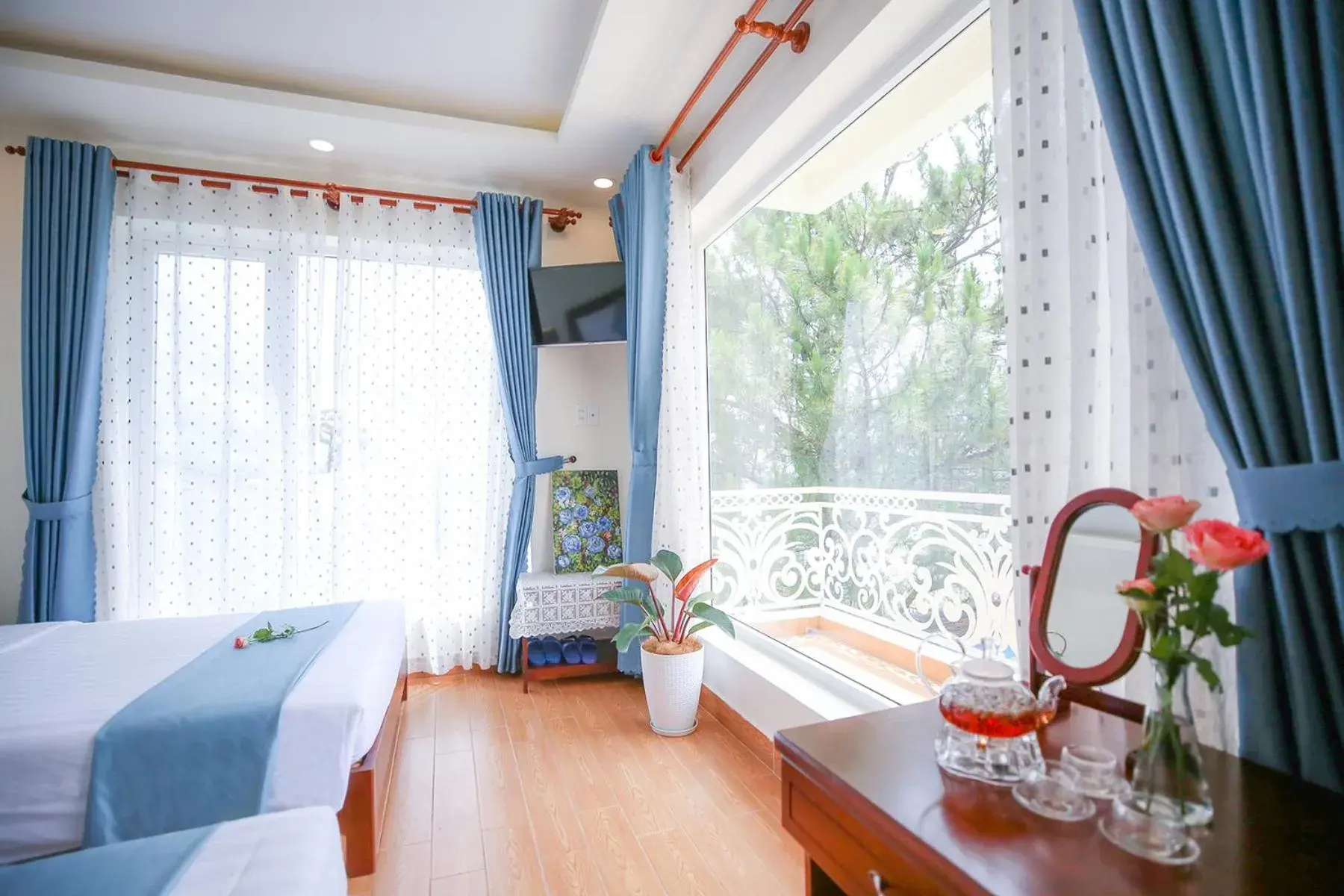 TV and multimedia, Bed in Rose Valley Hotel Da Lat Vietnam TV and multimedia, Bed in Rose Valley Hotel Da Lat Vietnam