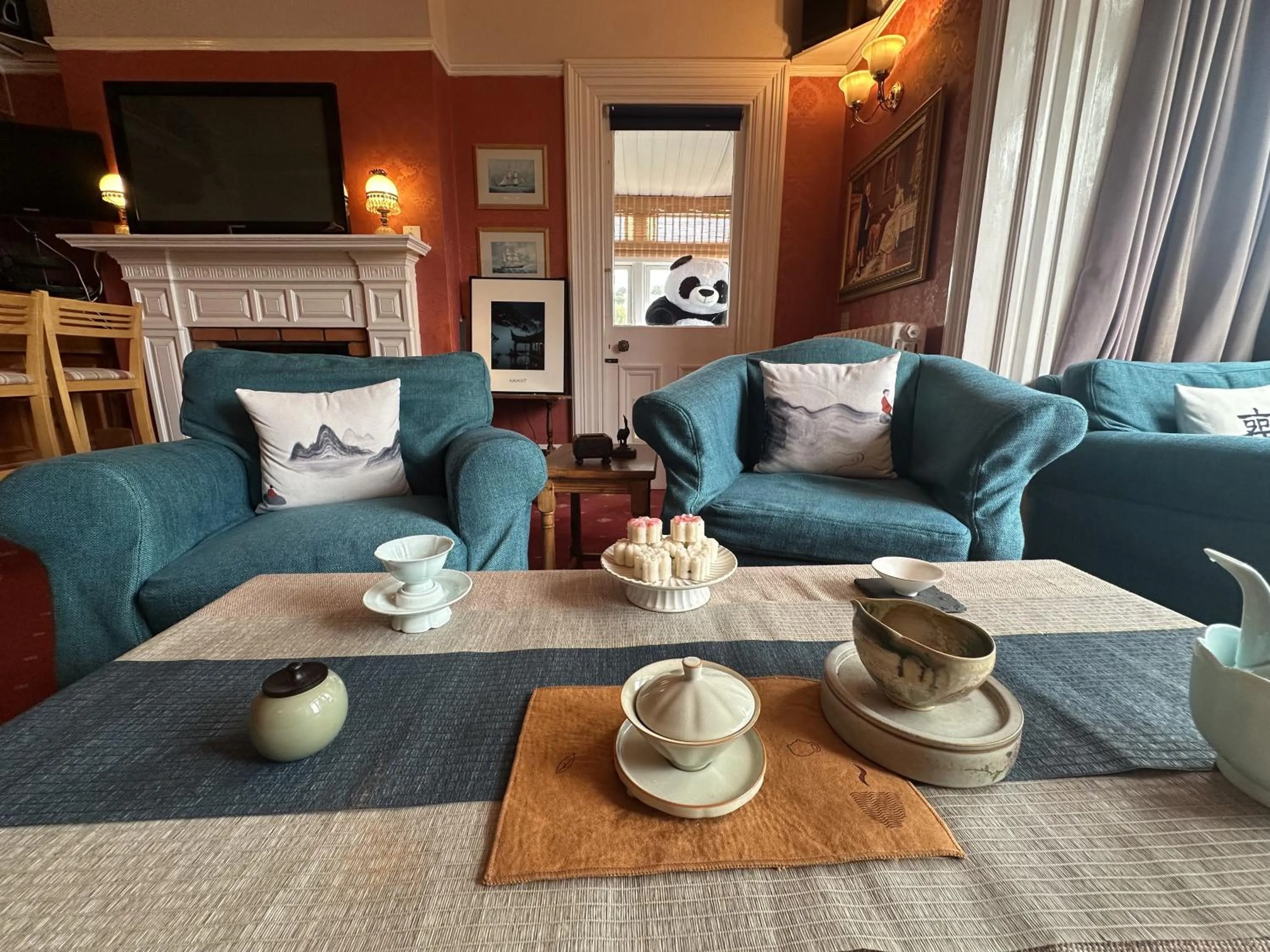 Lounge or bar in The Robin Hill