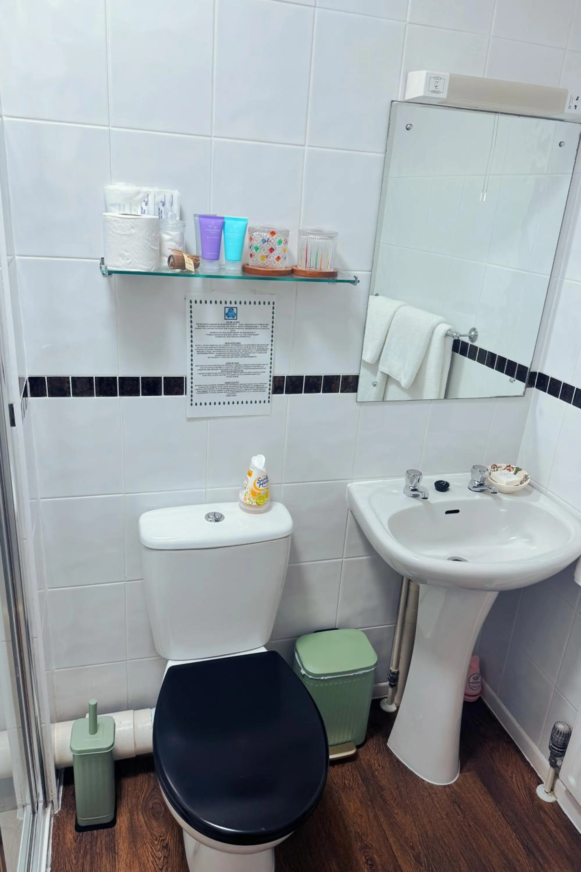 Toilet in The Robin Hill