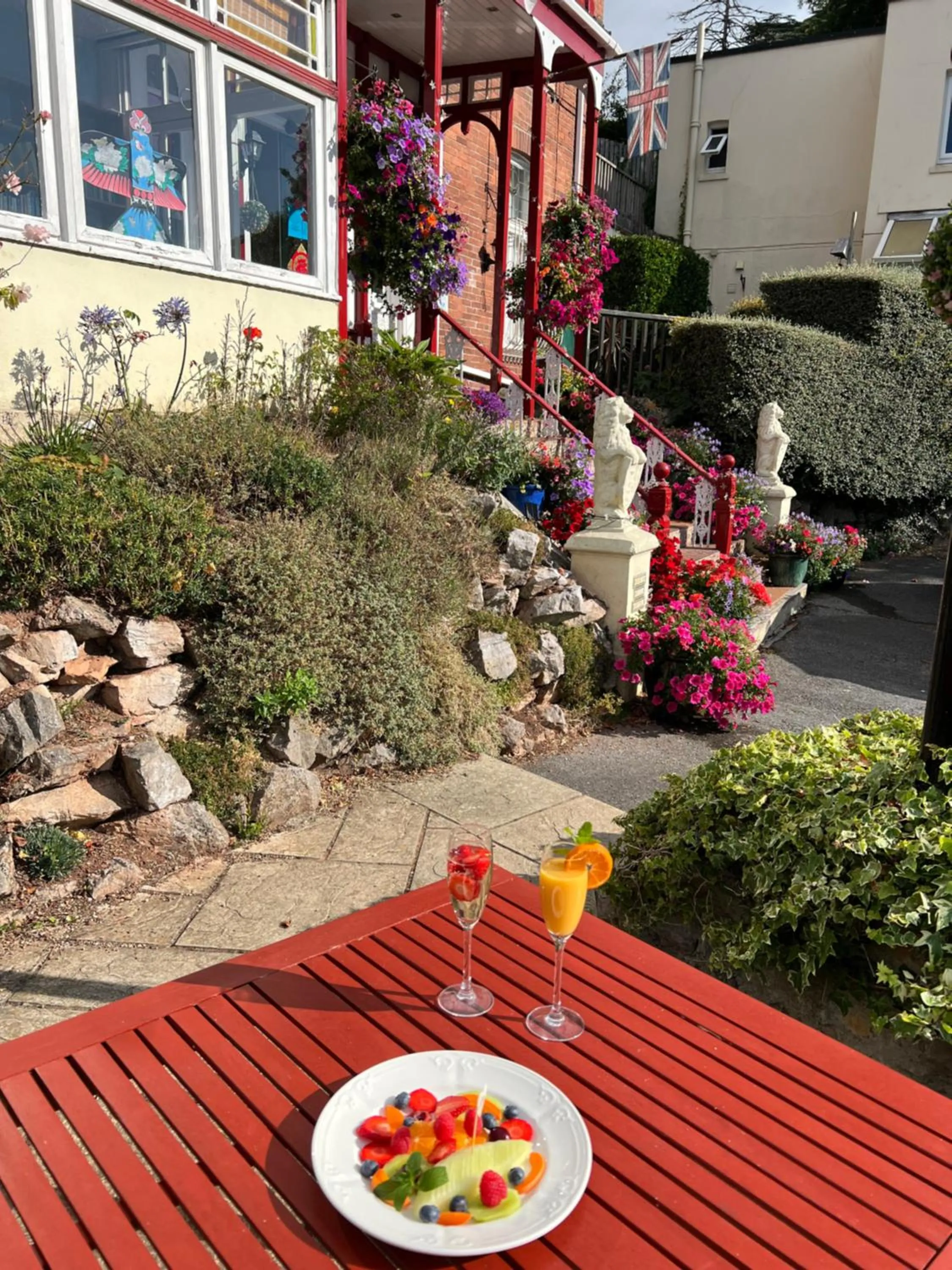 Breakfast in The Robin Hill