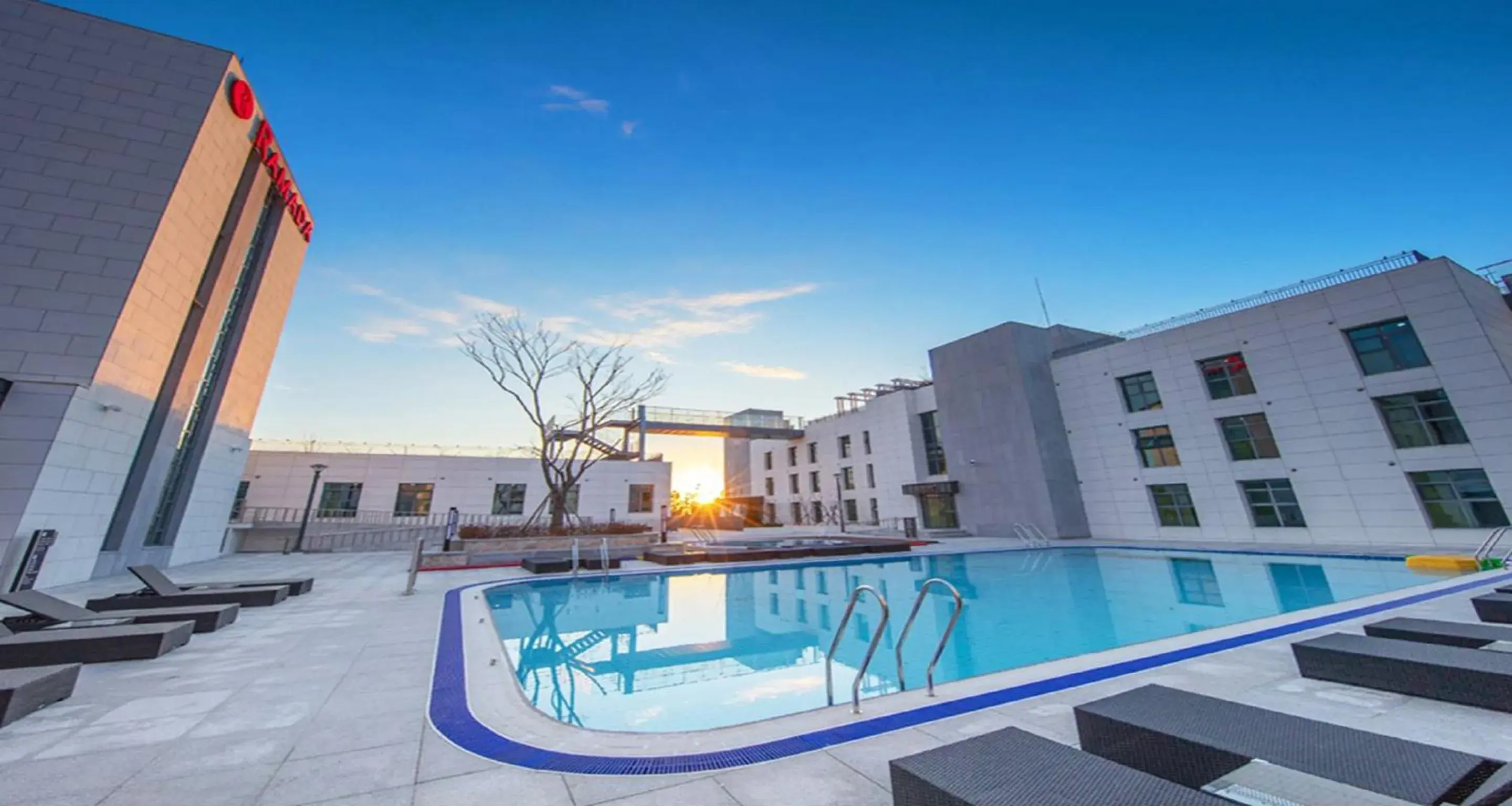 Swimming pool in Best Western Plus GyeongJu Swimming pool in Best Western Plus GyeongJu