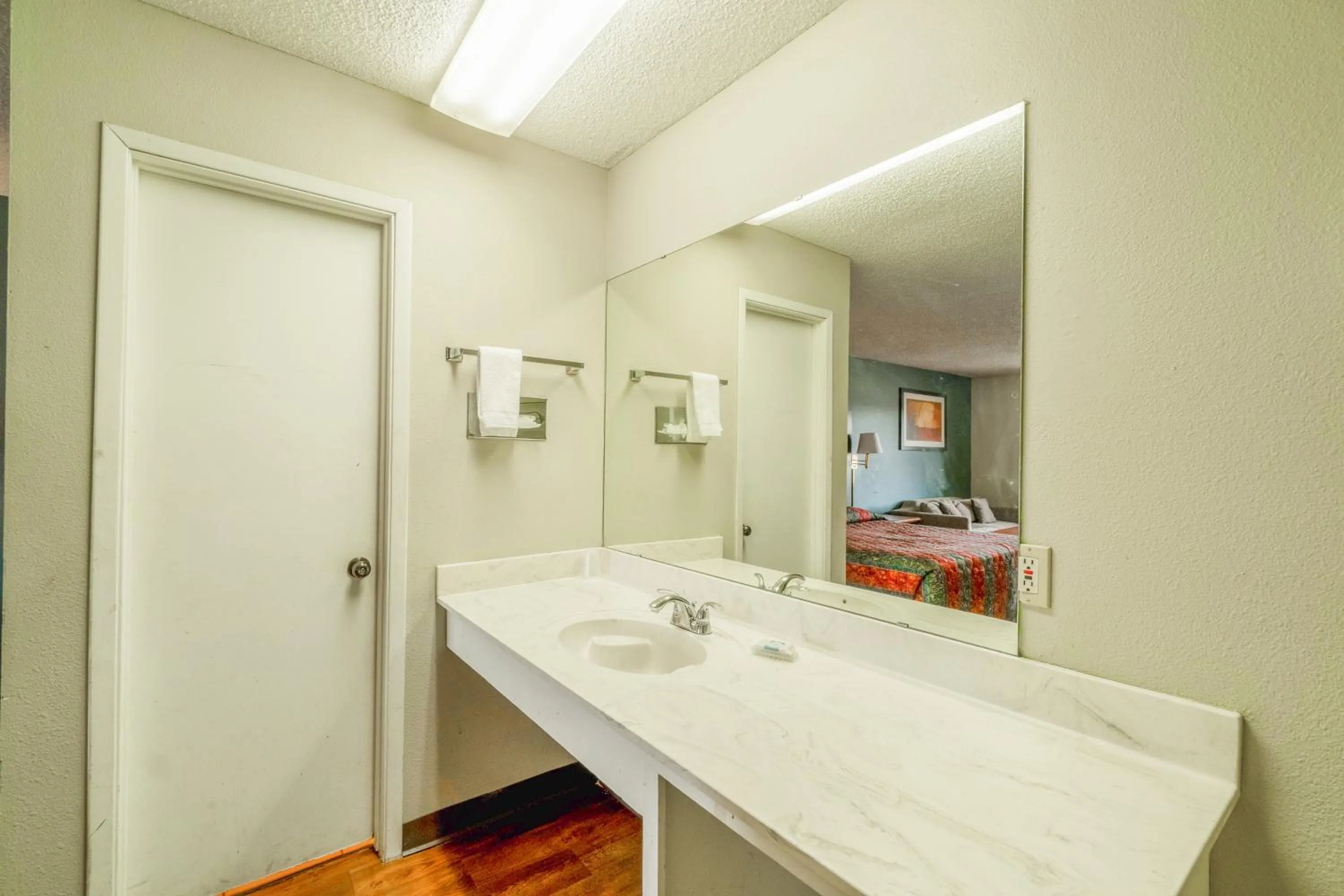 Bathroom in Executive Inn By OYO Mineral Wells US-180