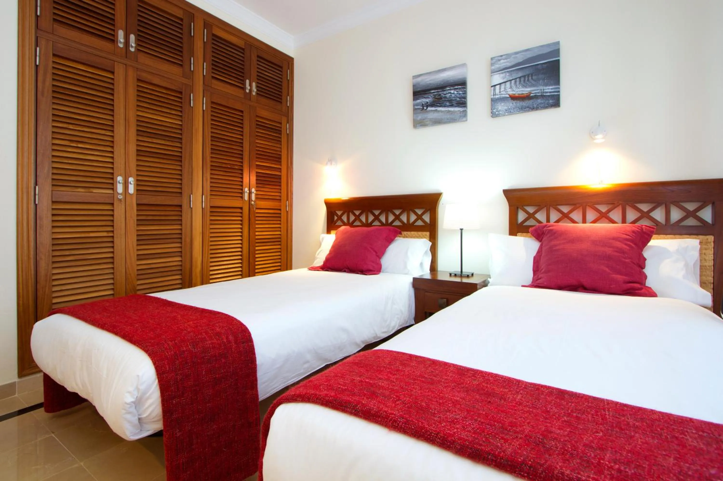 Decorative detail, Bed in Villas Coral Deluxe