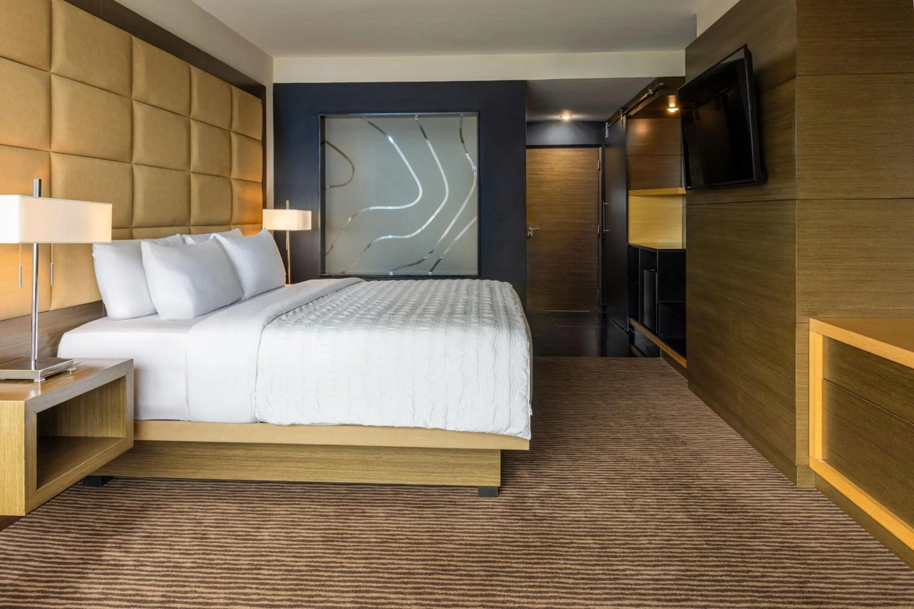 Photo of the whole room, Bed in Le Meridien Panama