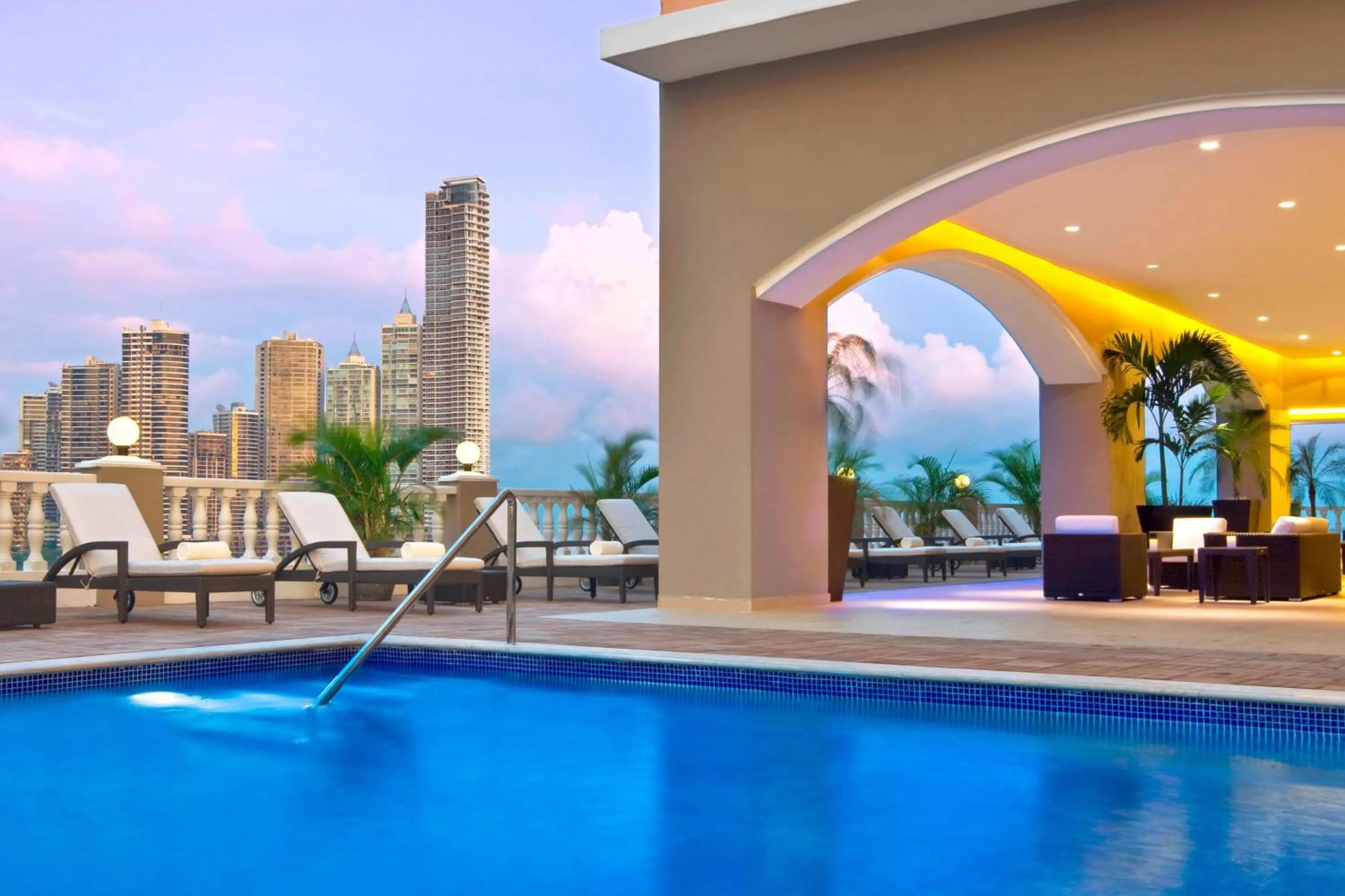 Swimming pool in Le Meridien Panama