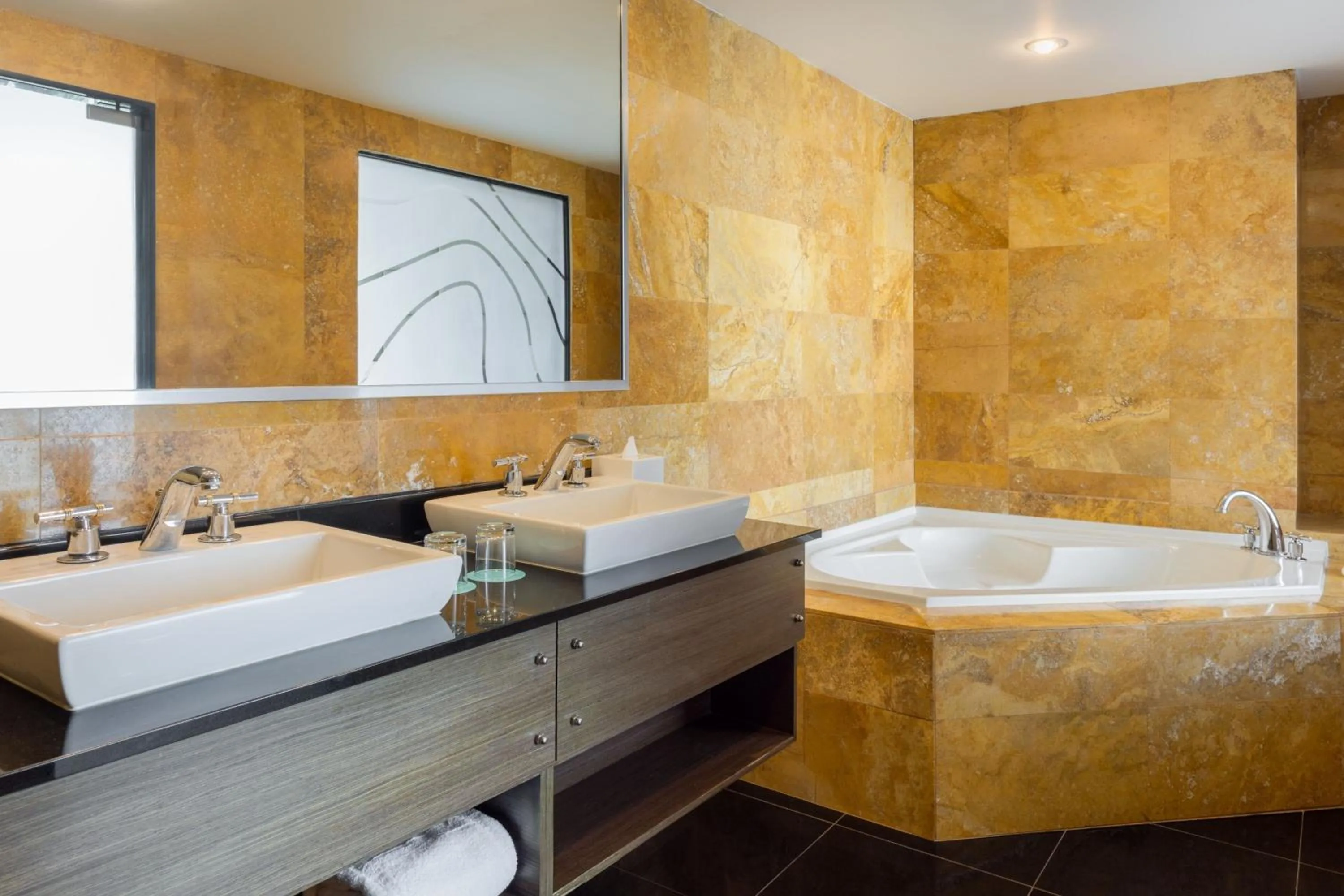 Bathroom in Le Meridien Panama