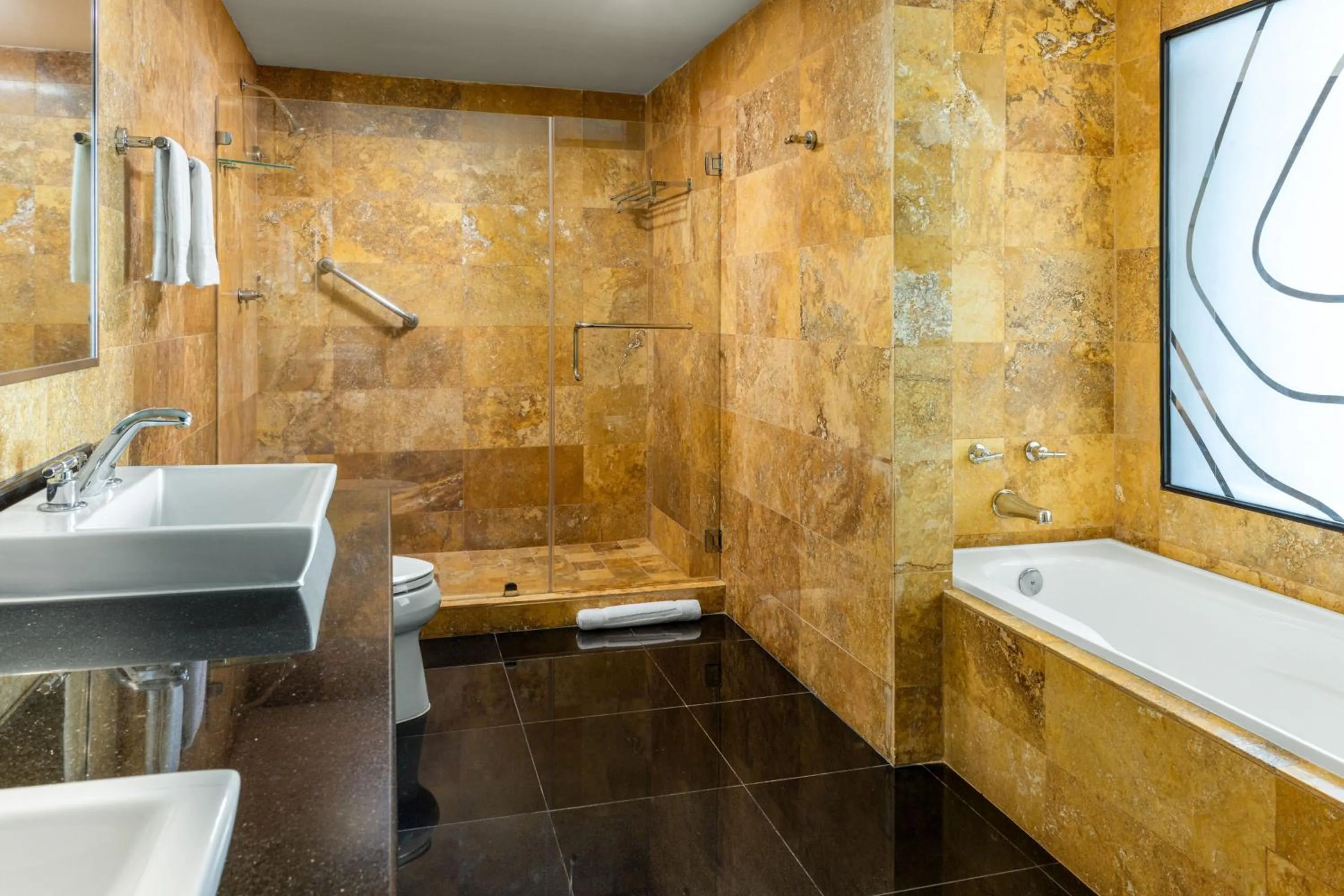 Photo of the whole room in Le Meridien Panama