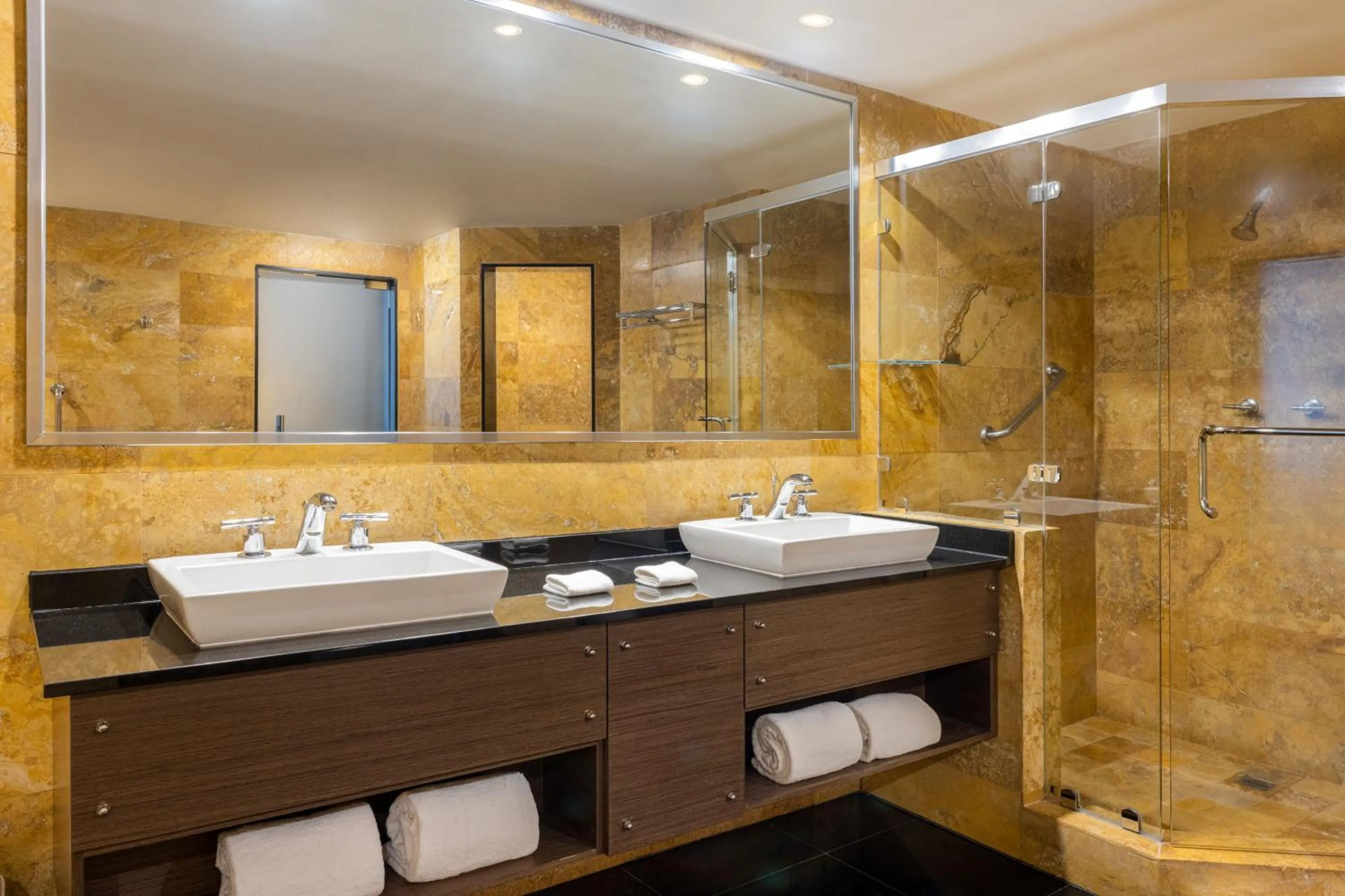 Bathroom in Le Meridien Panama