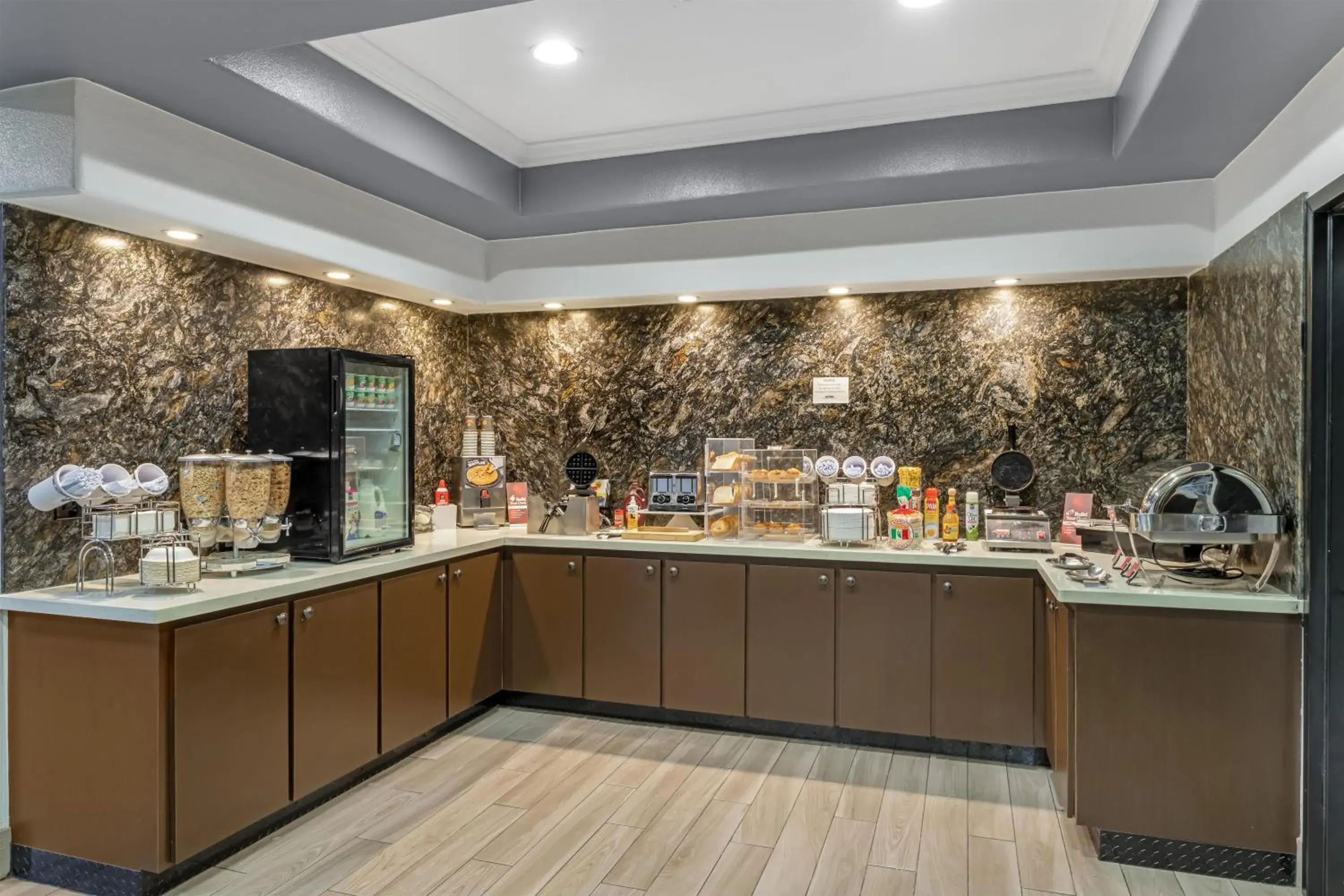 Breakfast in Best Western Plus North Houston Inn & Suites Breakfast in Best Western Plus North Houston Inn & Suites