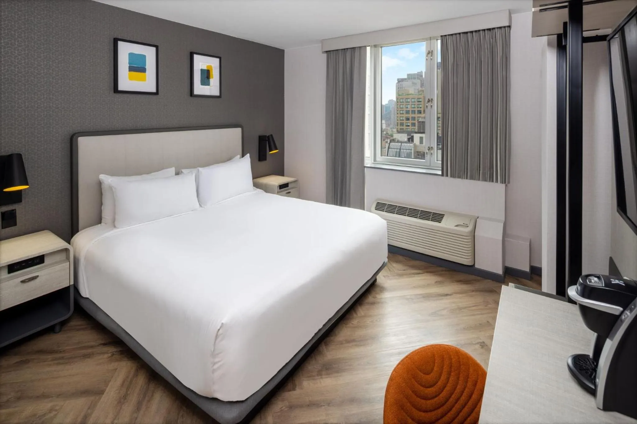 Photo of the whole room, Bed in voco Times Square South New York by IHG