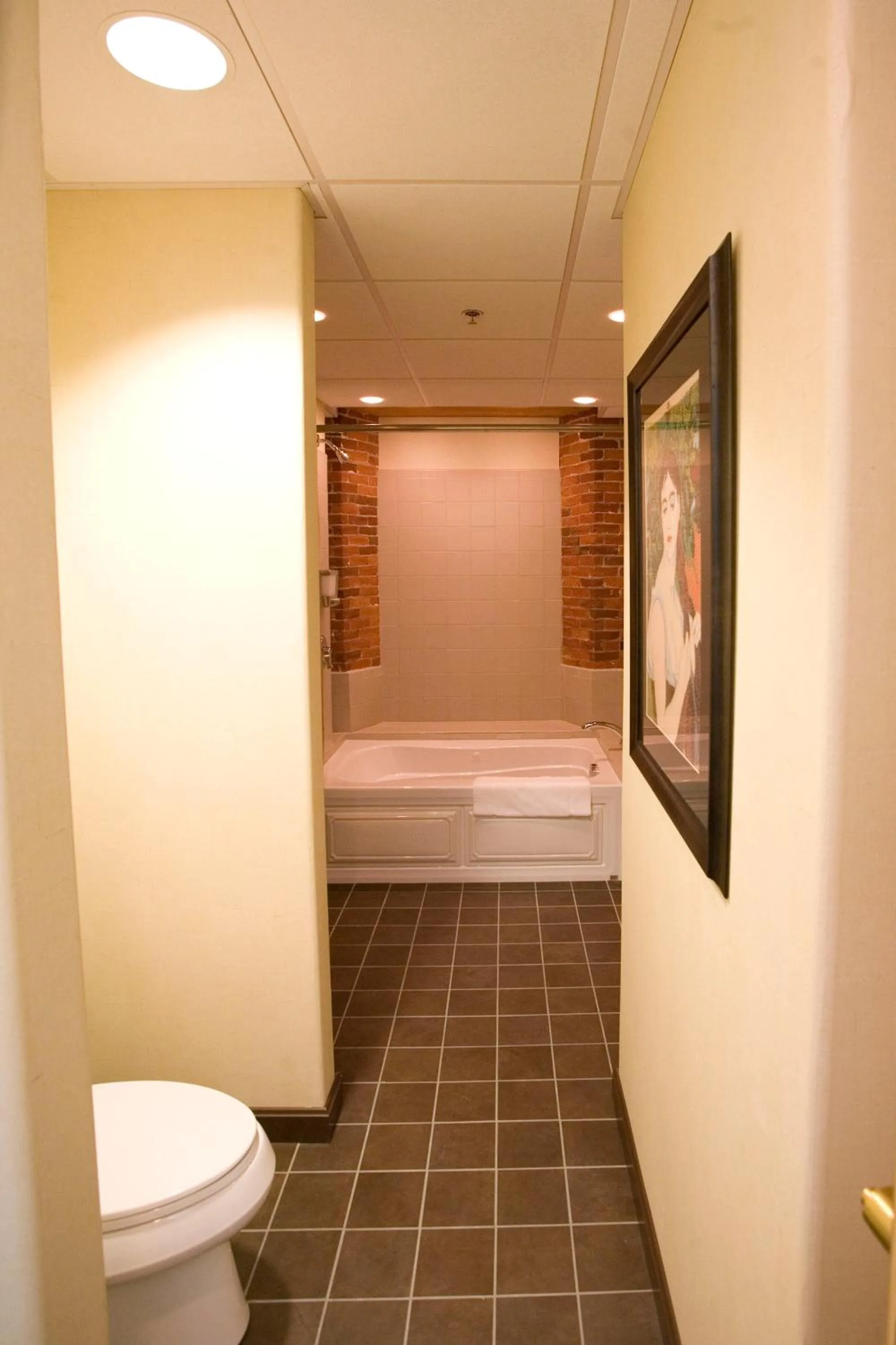 Bathroom in The Common Man Inn & Restaurant