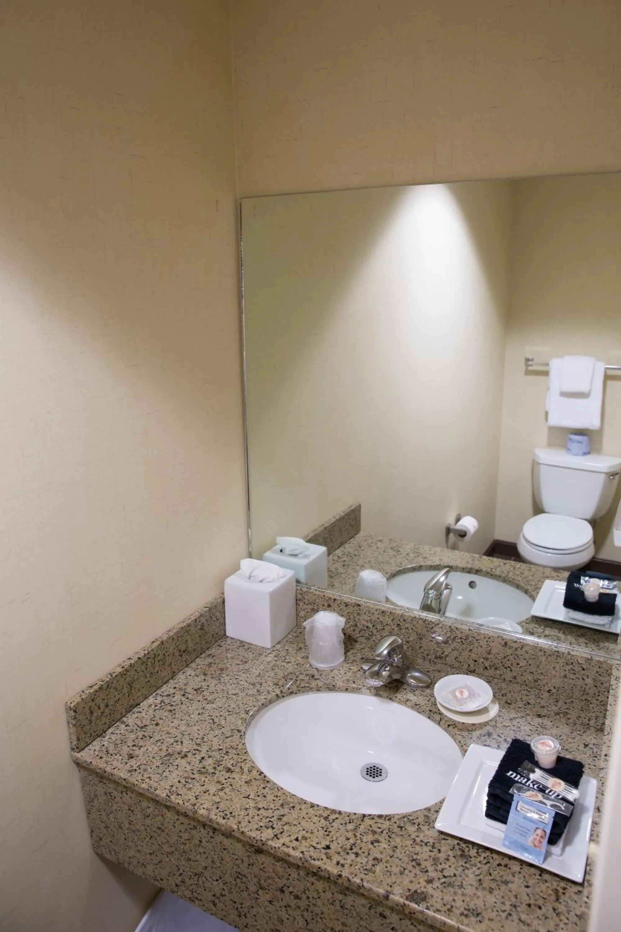 Bathroom in The Common Man Inn & Restaurant