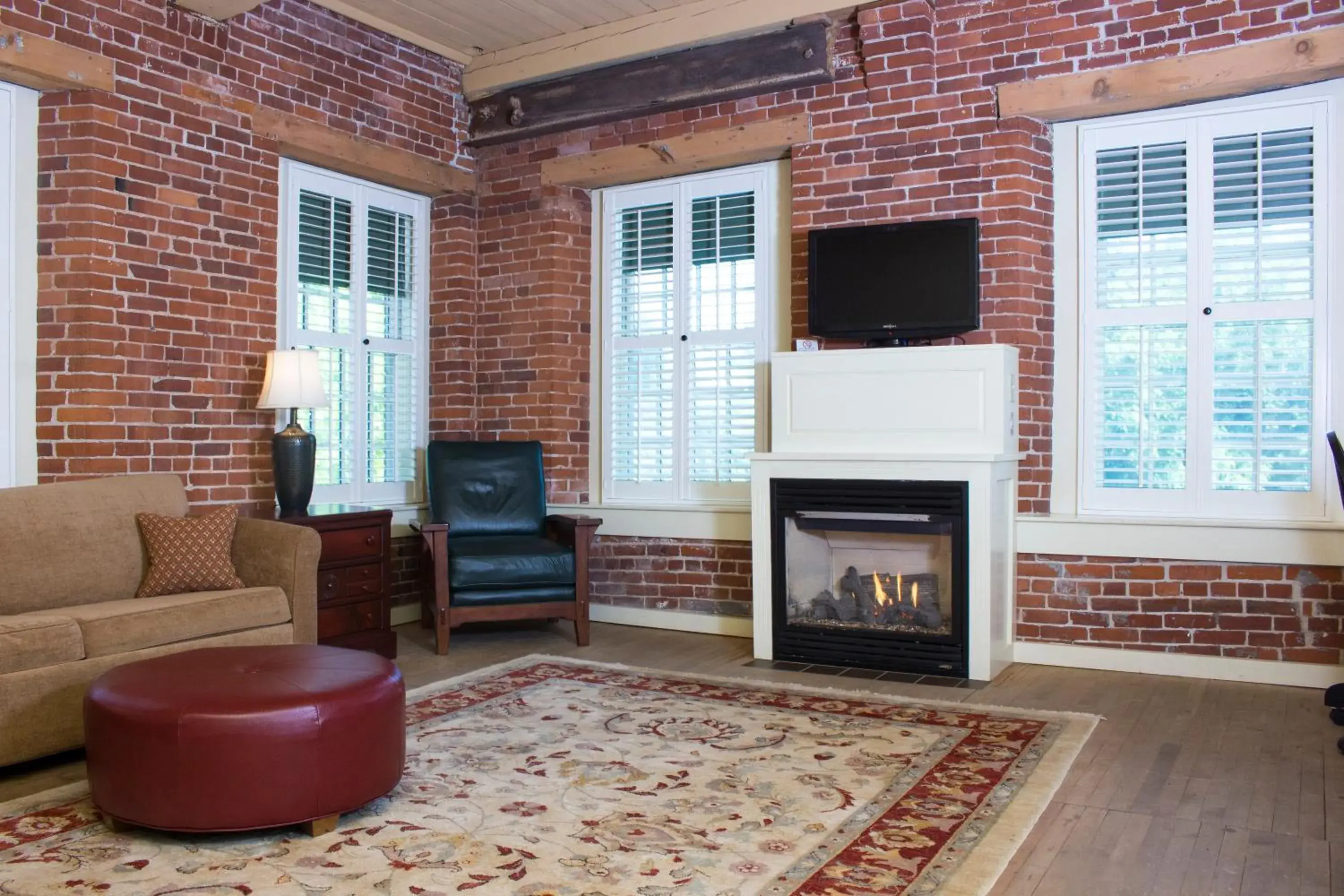 Suite in The Common Man Inn & Restaurant Suite in The Common Man Inn & Restaurant