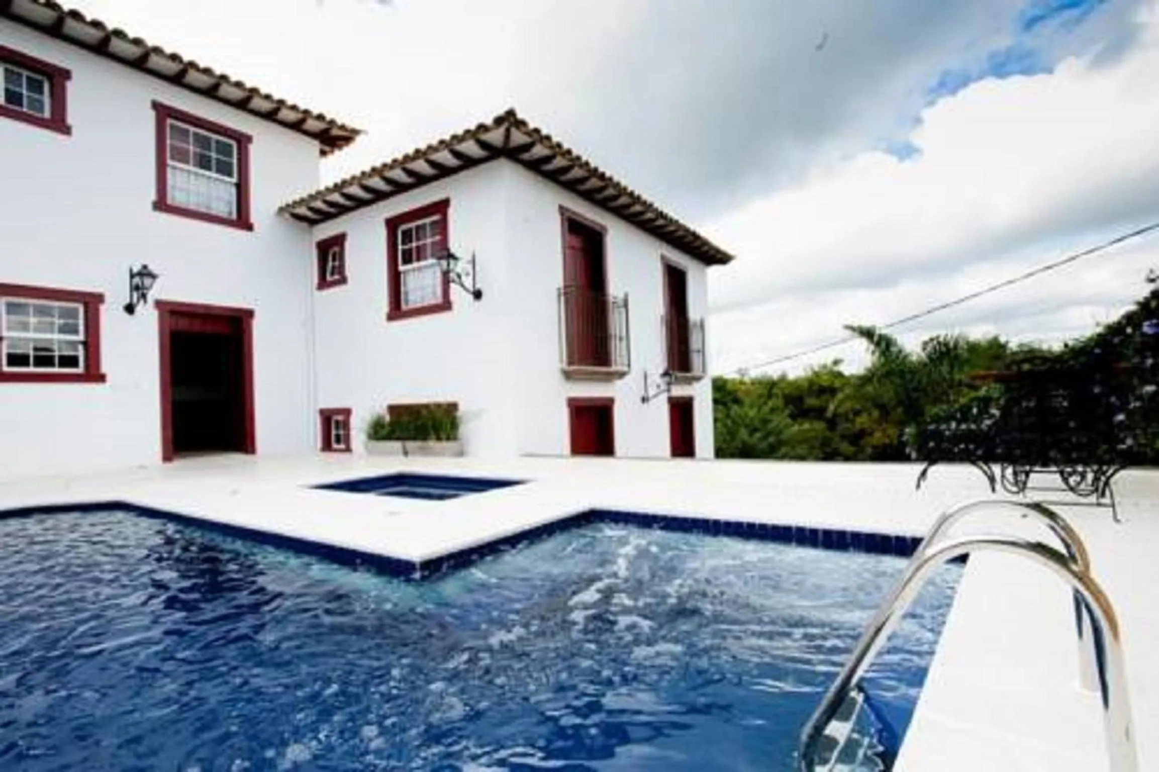 Swimming pool in Pousada Araujo Bazilio