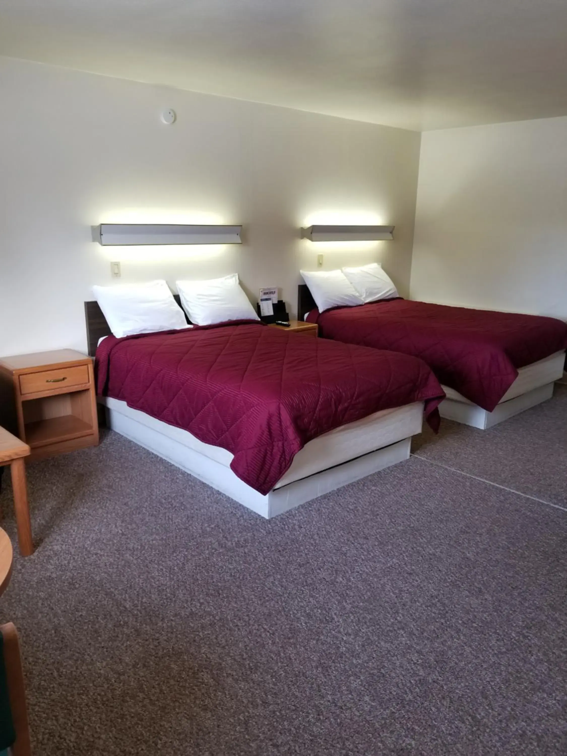 Double Room with Two Double Beds in Home Motel Abbotsford Double Room with Two Double Beds in Home Motel Abbotsford