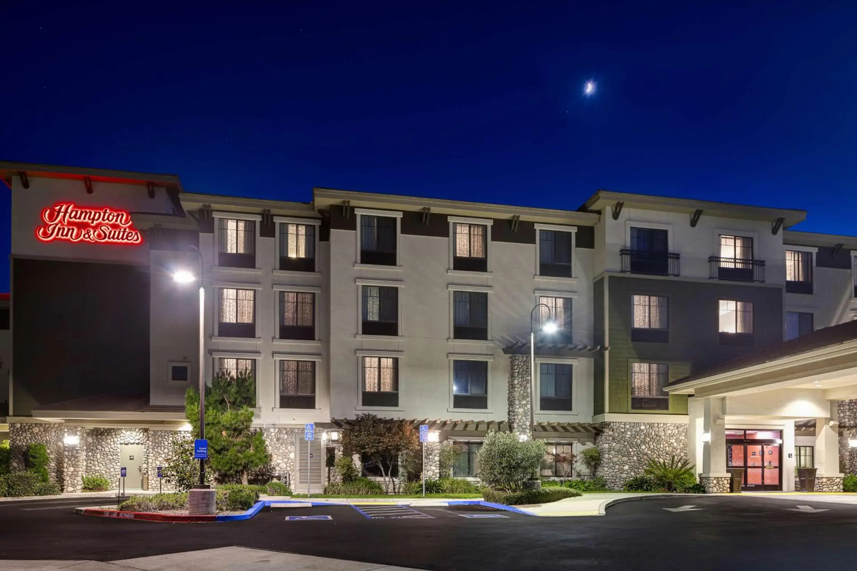 Property building in Hampton Inn & Suites San Luis Obispo Property building in Hampton Inn & Suites San Luis Obispo