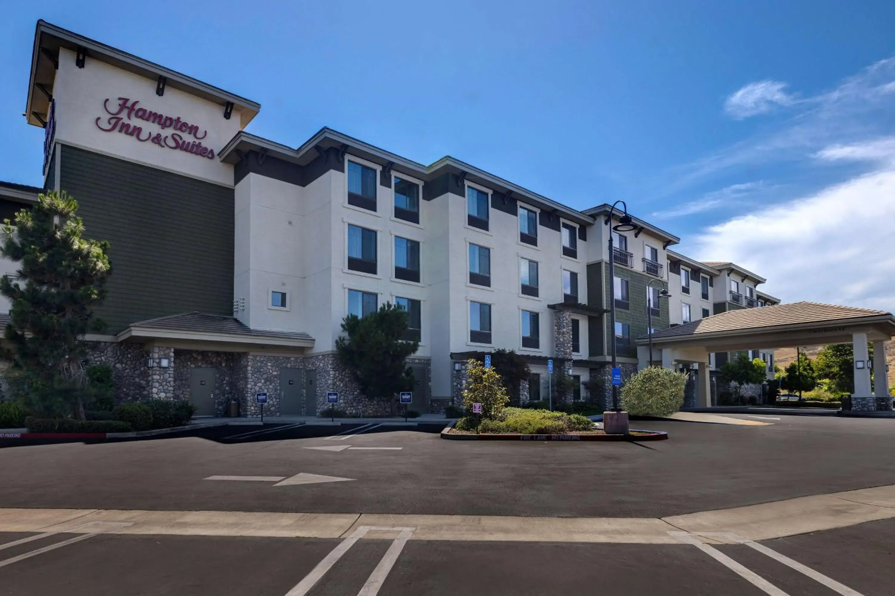 Property building in Hampton Inn & Suites San Luis Obispo Property building in Hampton Inn & Suites San Luis Obispo