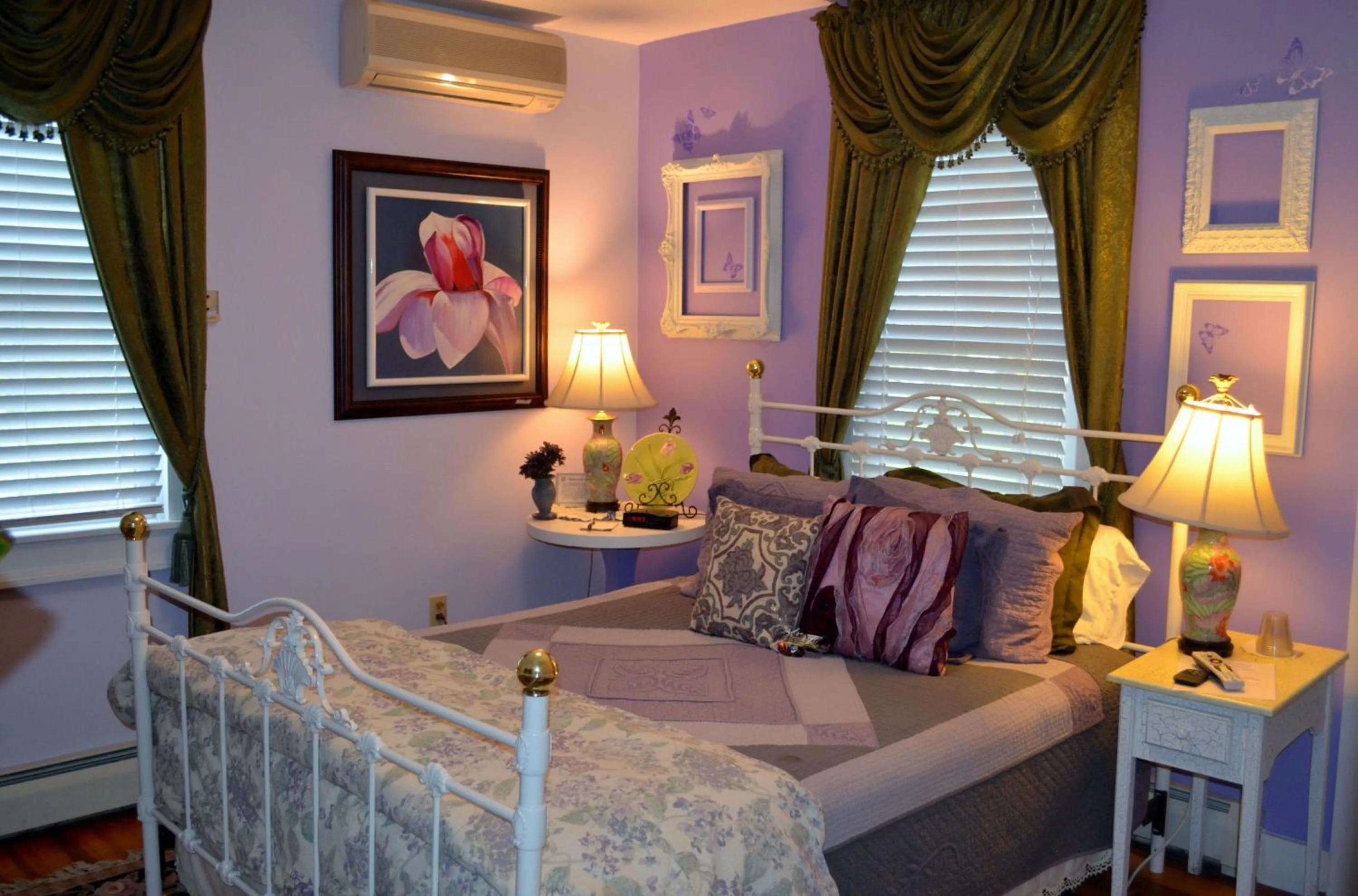 Bedroom, Bed in Fairlawn Inn