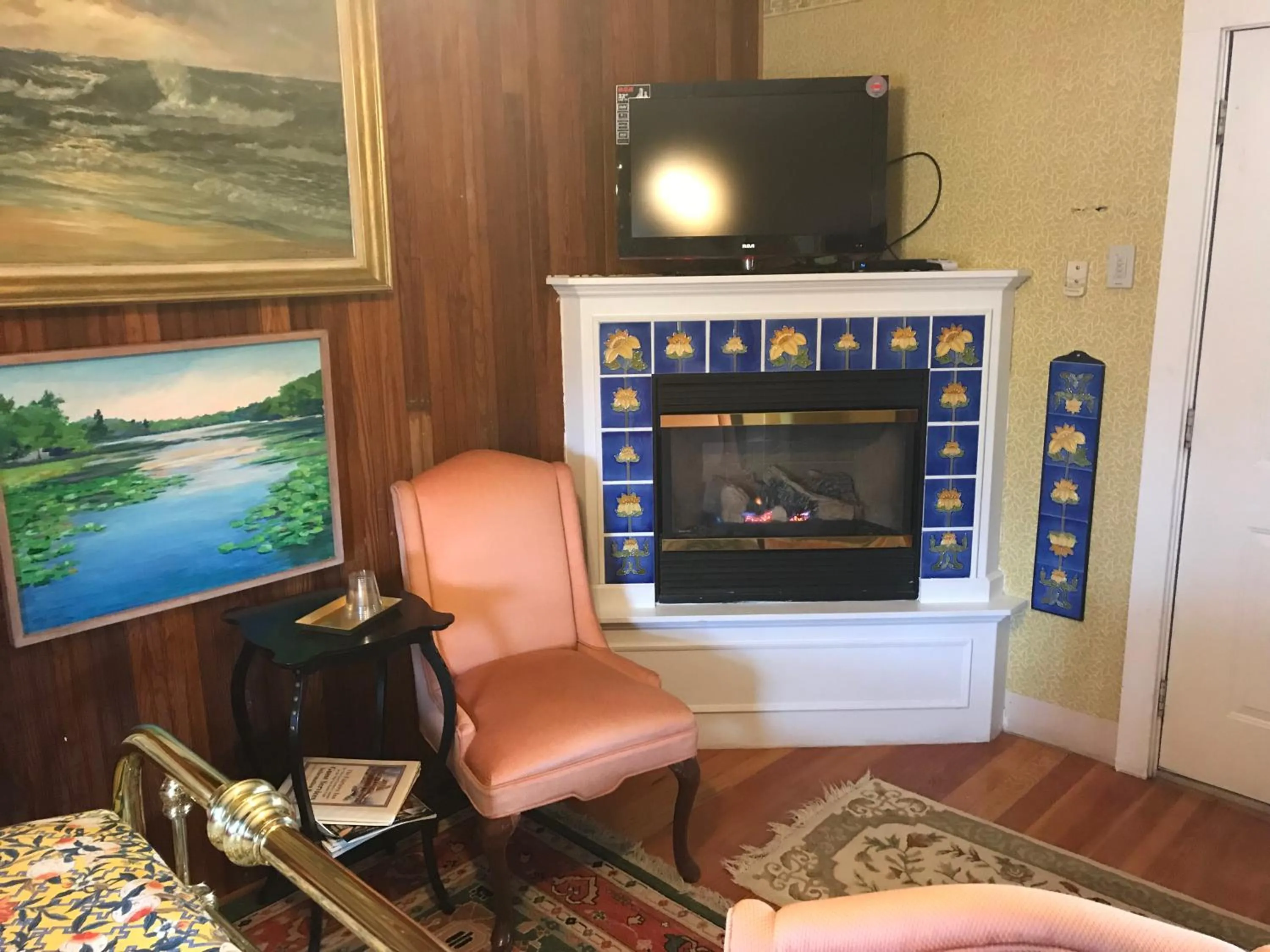Bedroom in Fairlawn Inn