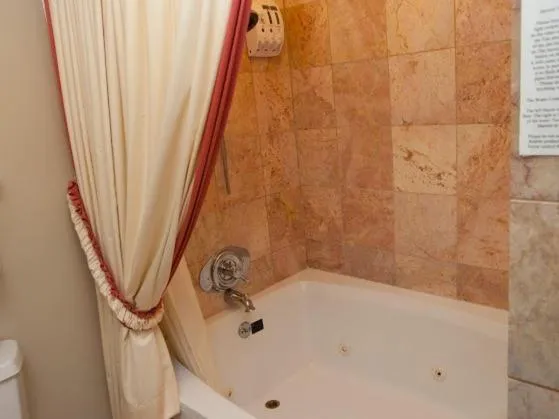 Bathroom in Fairlawn Inn