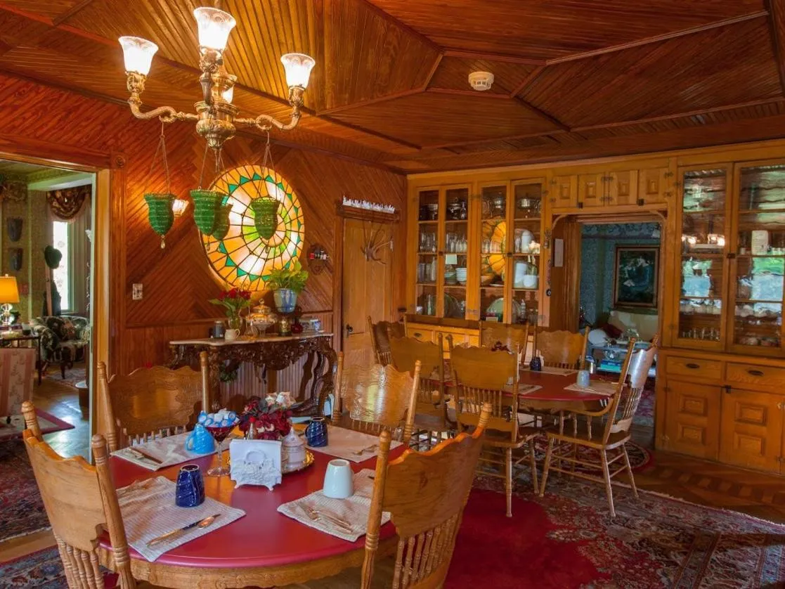 Dining area in Fairlawn Inn
