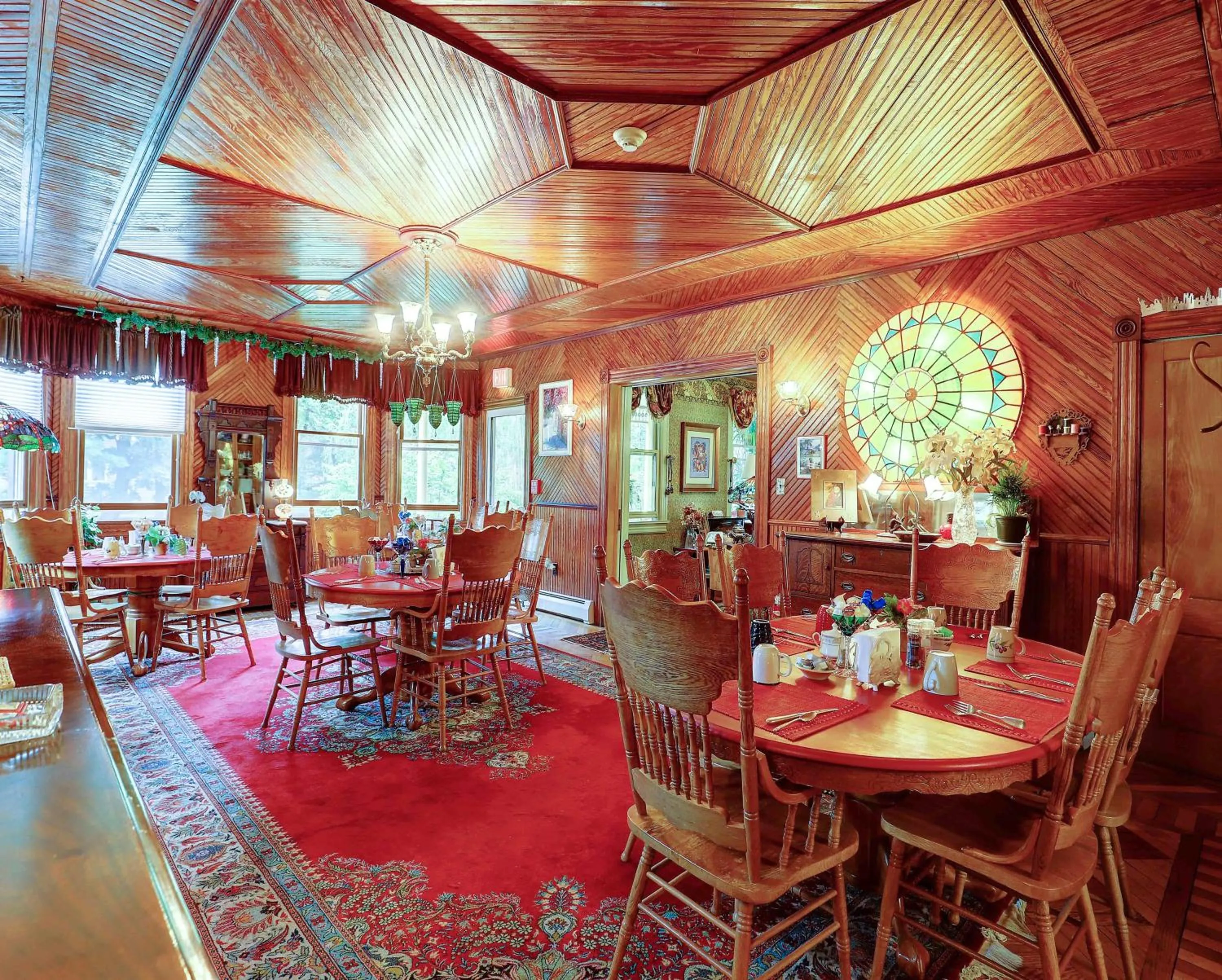 Dining area in Fairlawn Inn