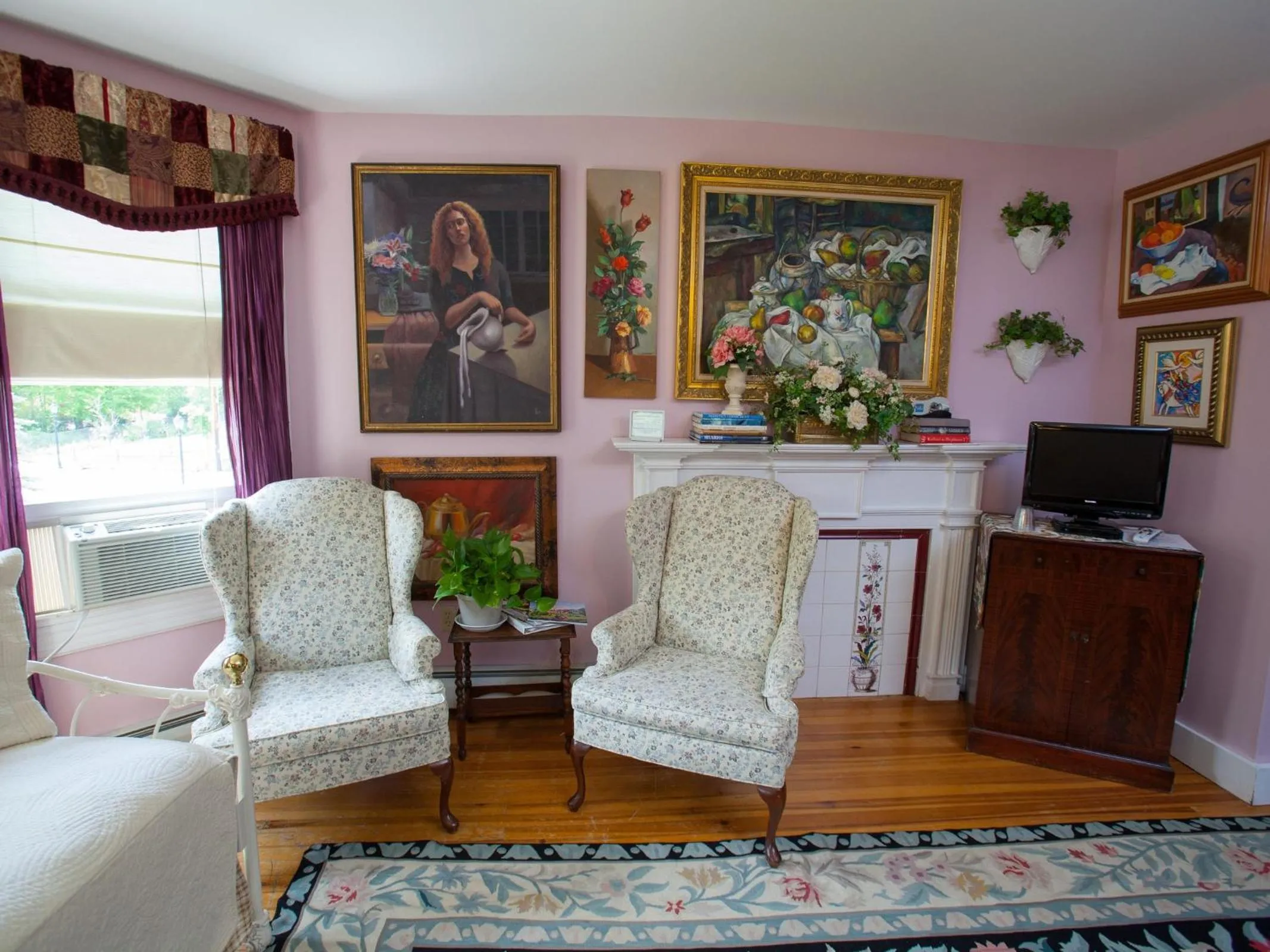 Bedroom in Fairlawn Inn