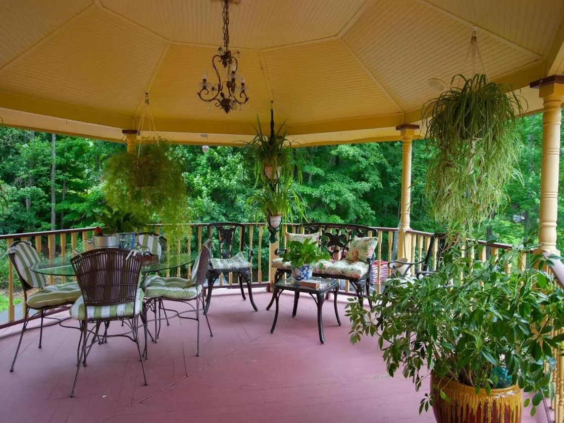 Balcony/Terrace in Fairlawn Inn