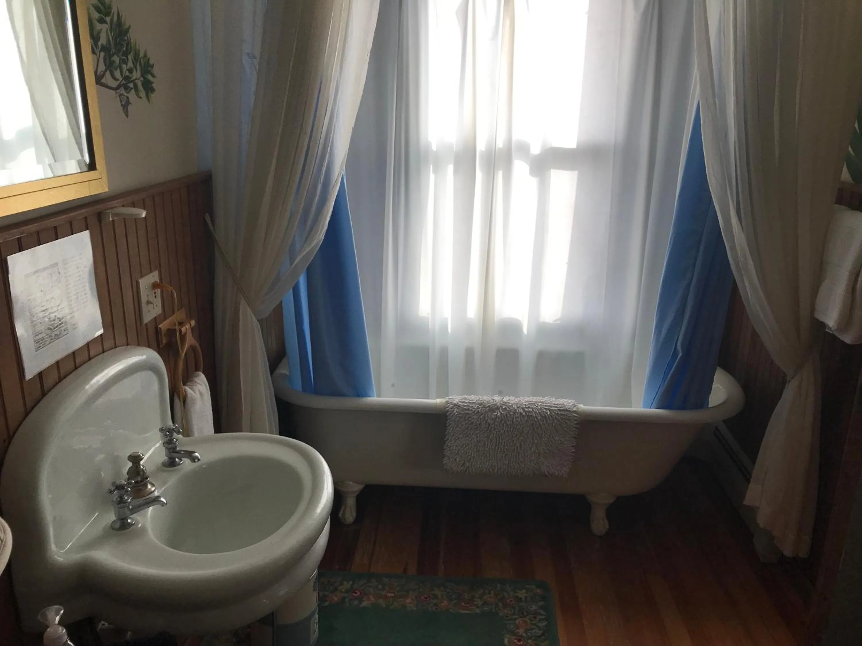 Bathroom in Fairlawn Inn