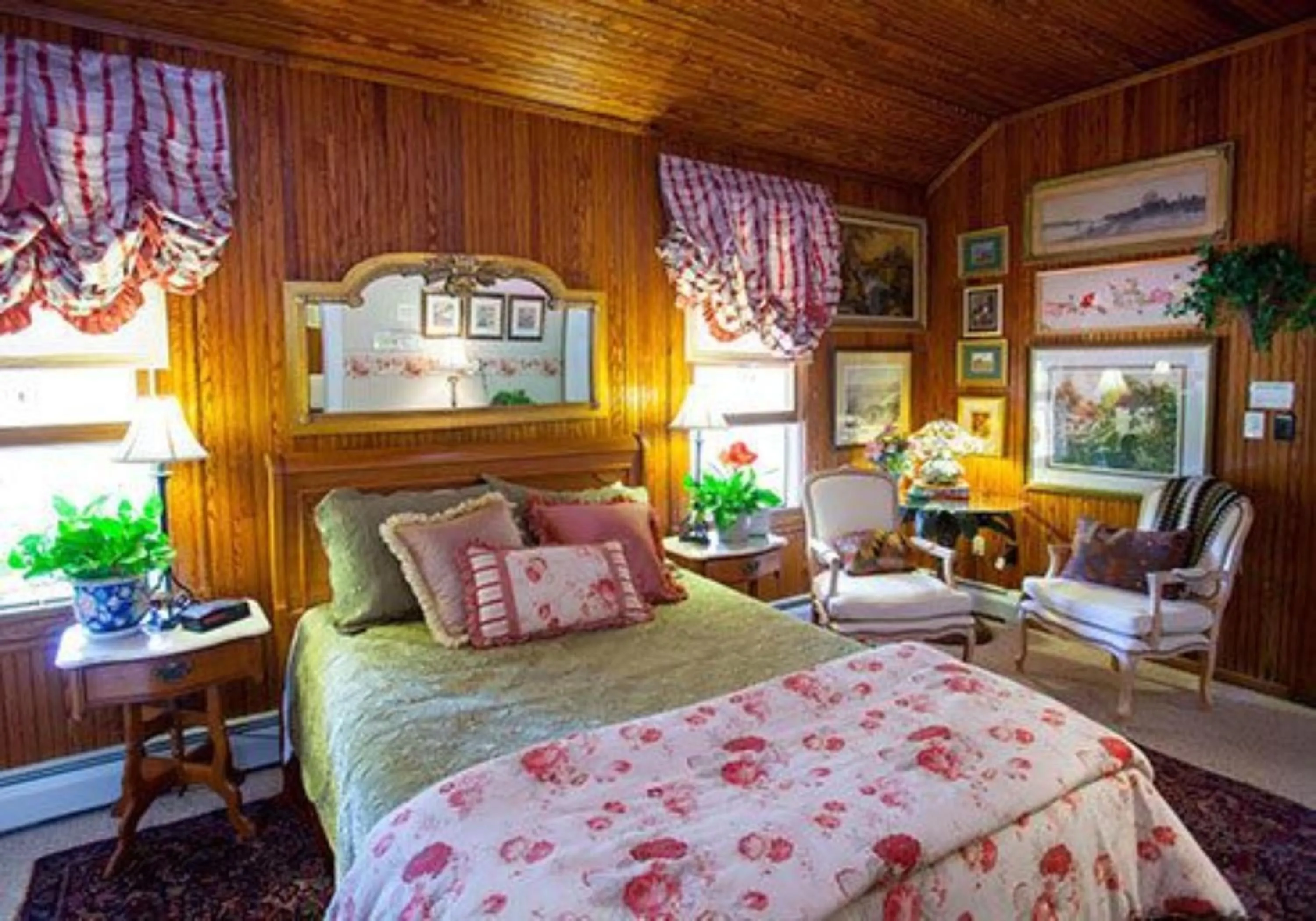 Bedroom, Bed in Fairlawn Inn