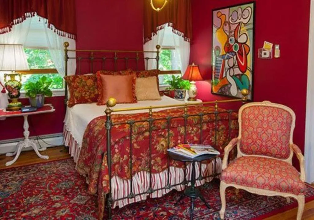 Bedroom, Bed in Fairlawn Inn