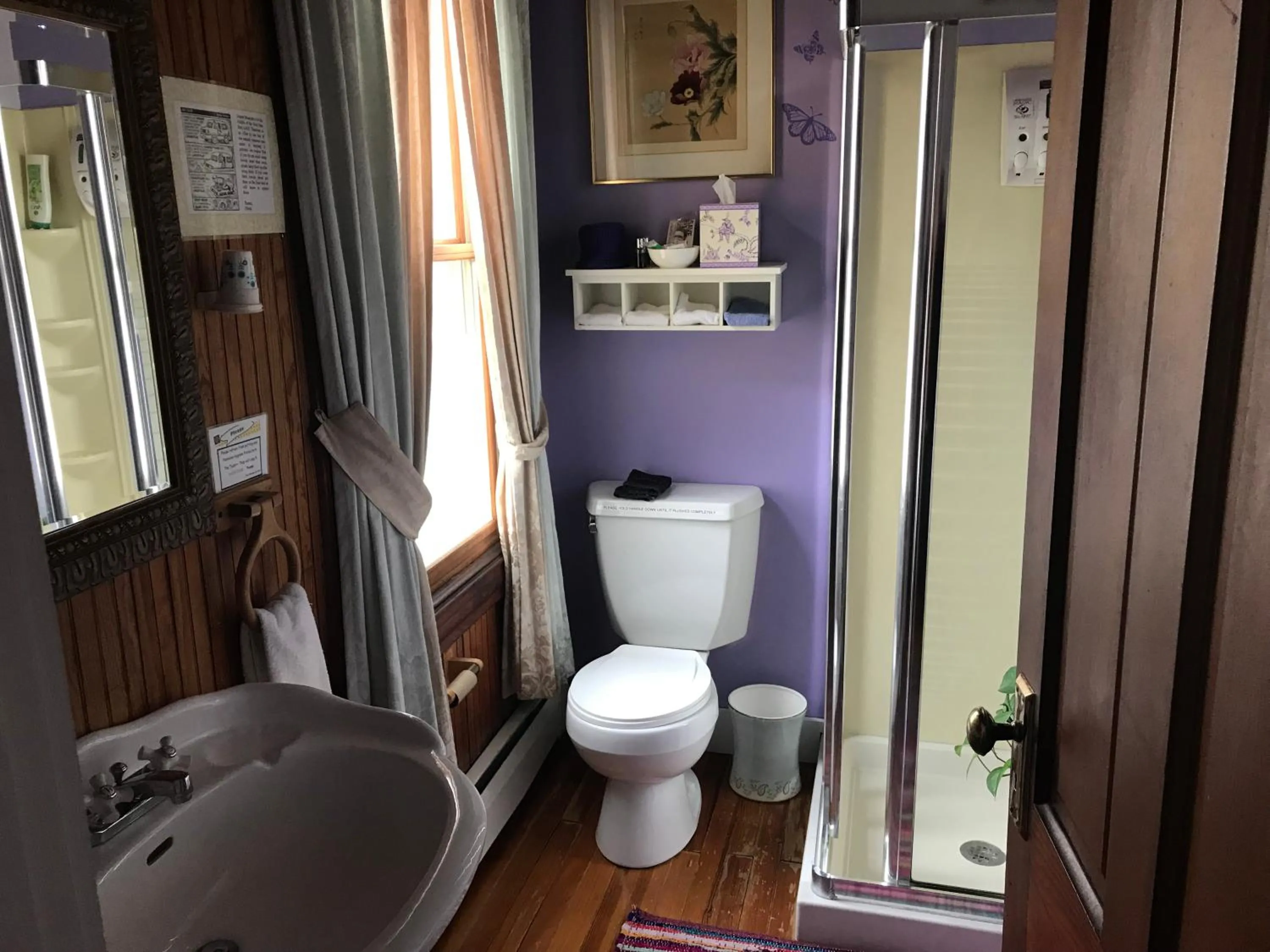 Bathroom in Fairlawn Inn