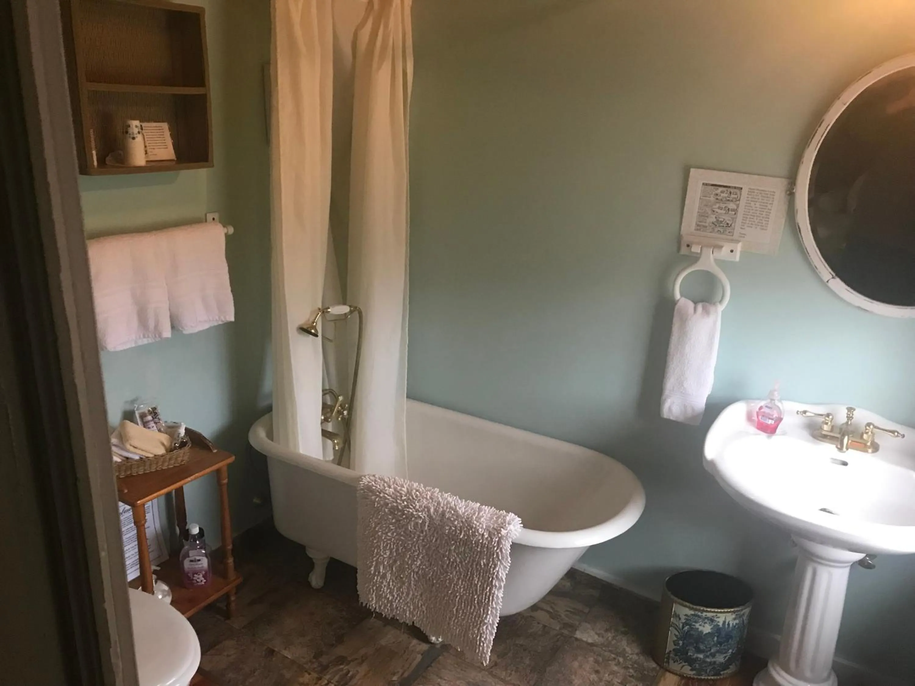 Bathroom in Fairlawn Inn