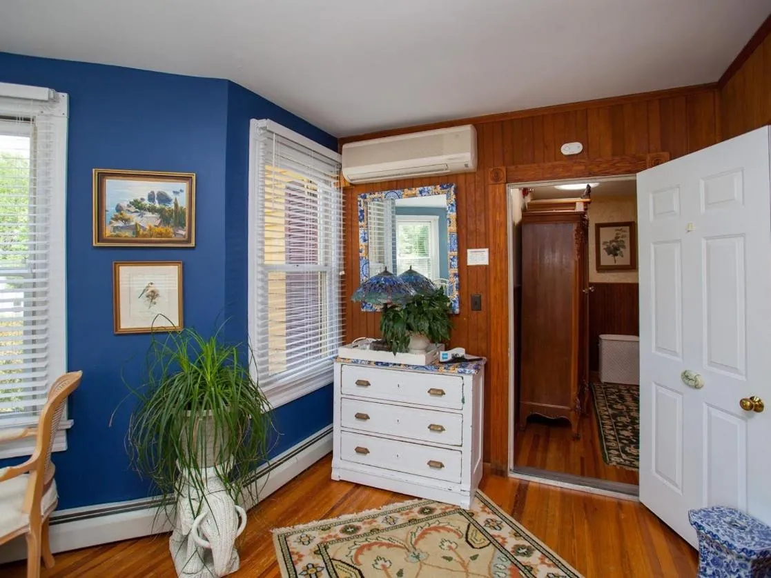Bedroom in Fairlawn Inn