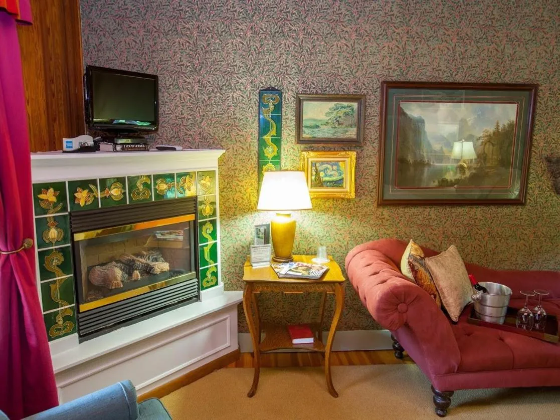 Bedroom in Fairlawn Inn