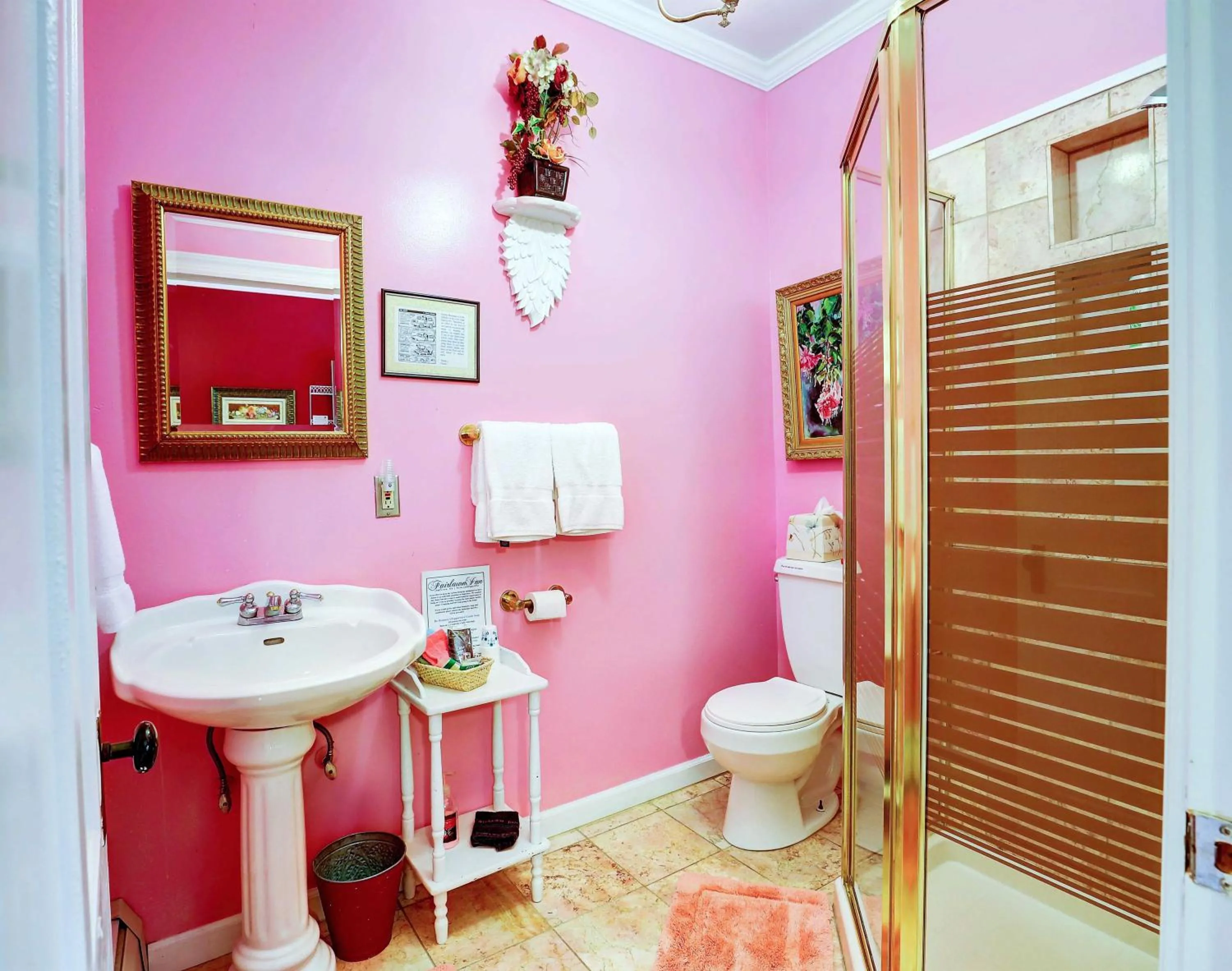 Bathroom in Fairlawn Inn