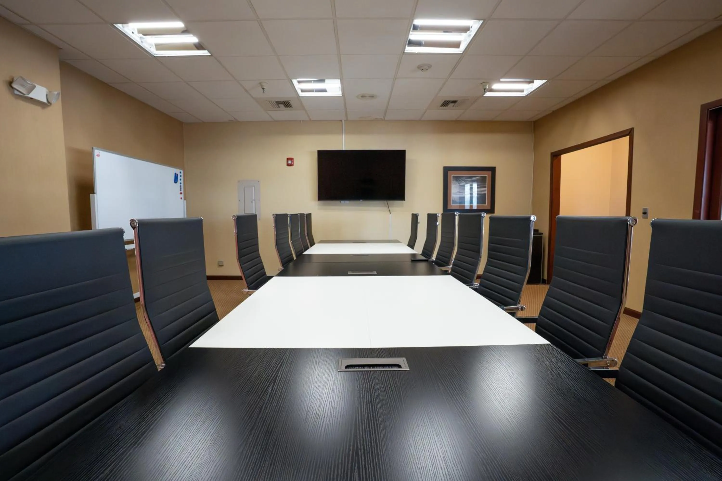 Meeting/conference room in Ramada by Wyndham Tukwila Southcenter