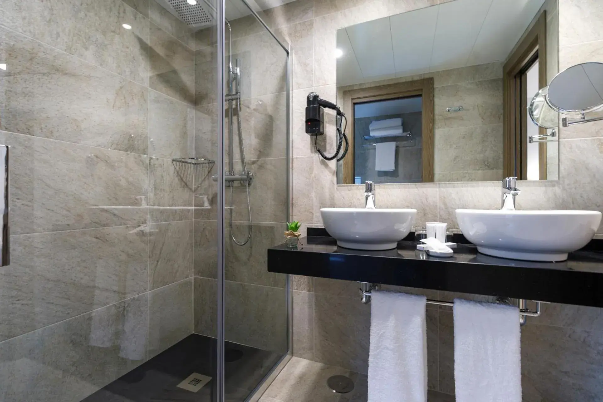 Deluxe Double or Twin Room in Suite Home Pinares Deluxe Double or Twin Room in Suite Home Pinares