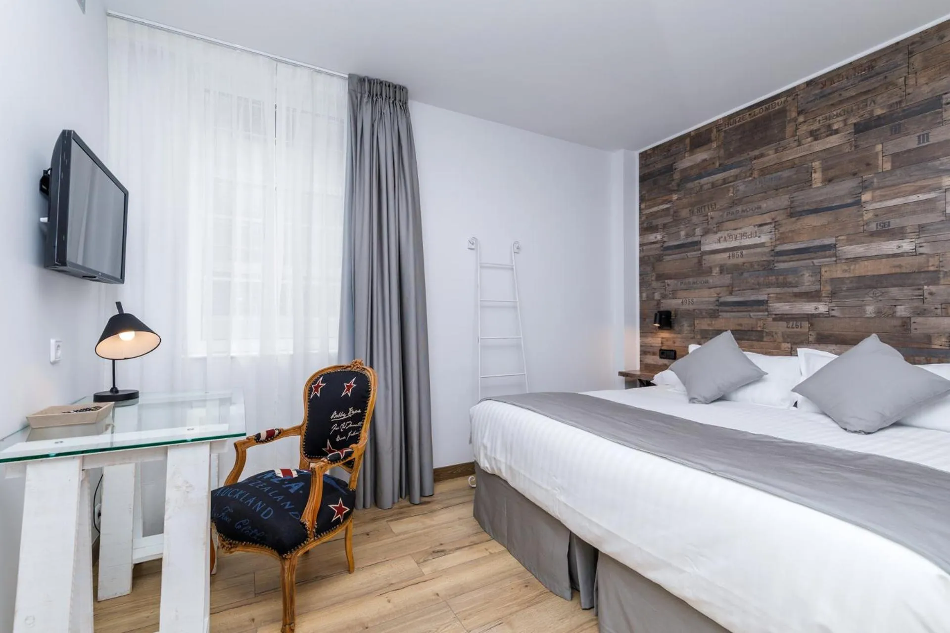 Bed in Suite Home Pinares